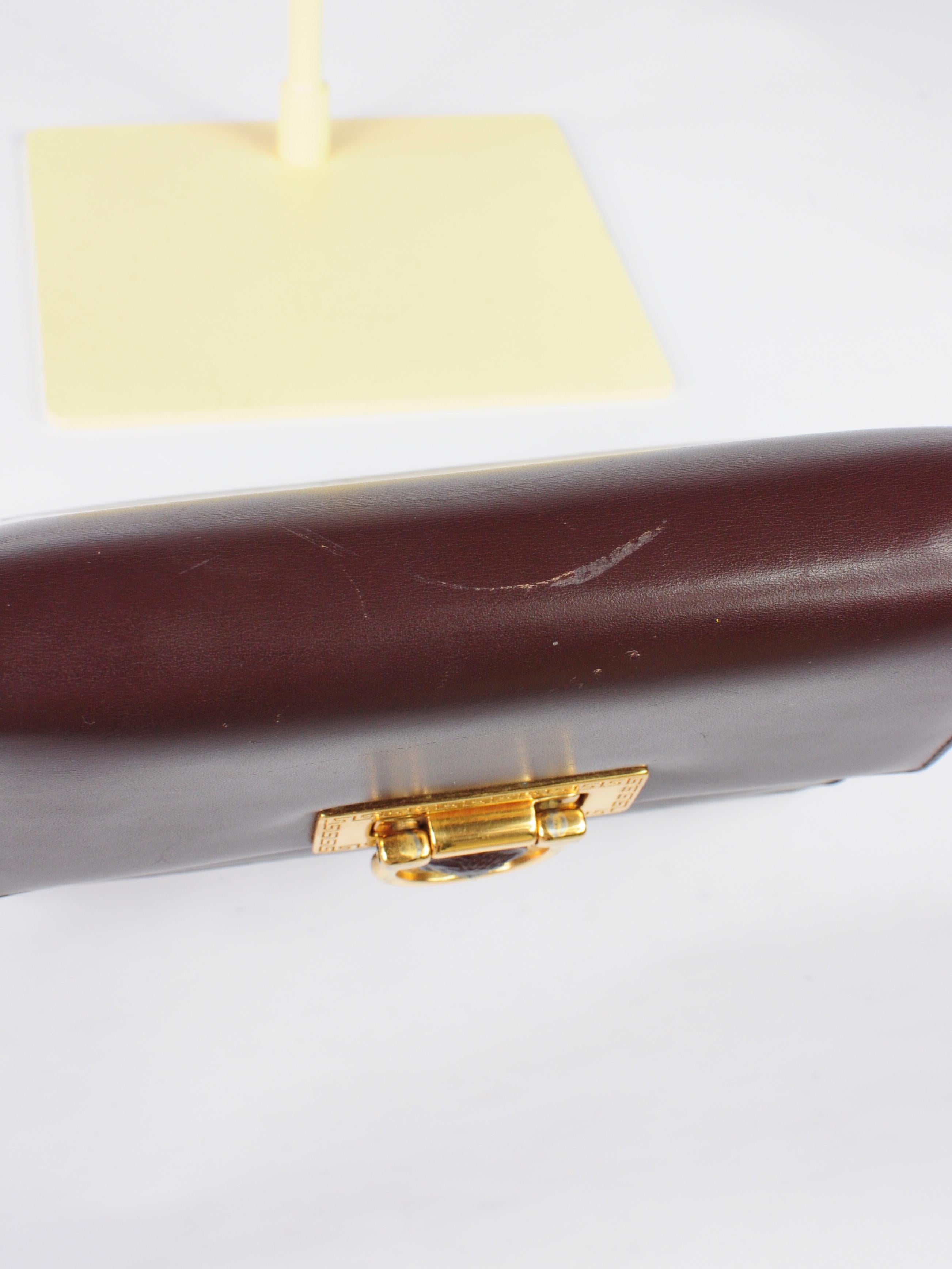 Mini sac à bandoulière en cuir marron Méduse de Gianni Versace, années 1990 en vente 7