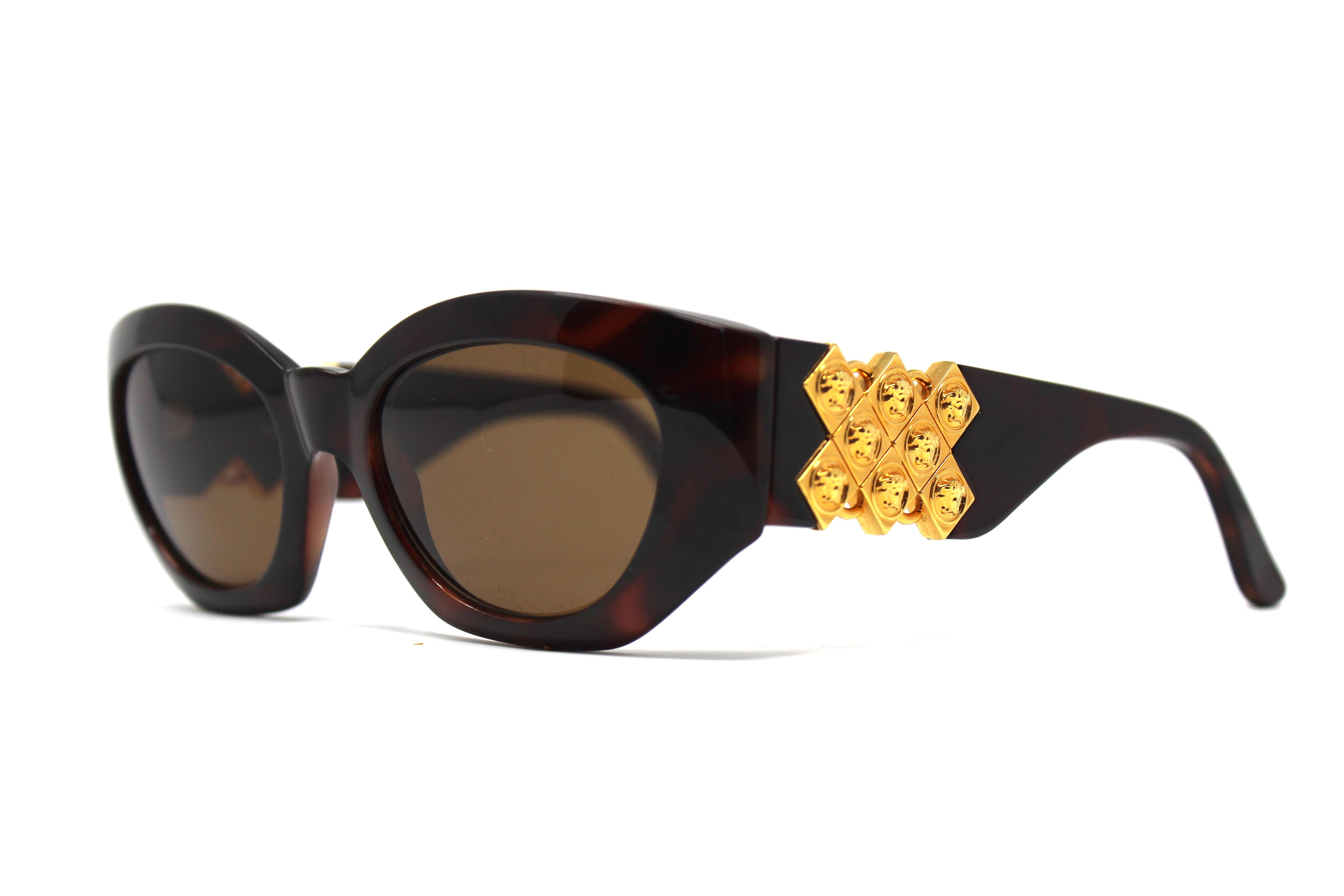 Women's or Men's Gianni Versace Medusa Brown Sunglasses Mod 420/D Col 900  For Sale
