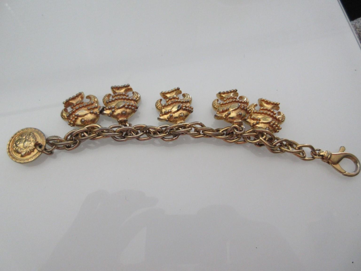 Bracciale Gianni Versace Medusa in tonalità oro in vendita 2