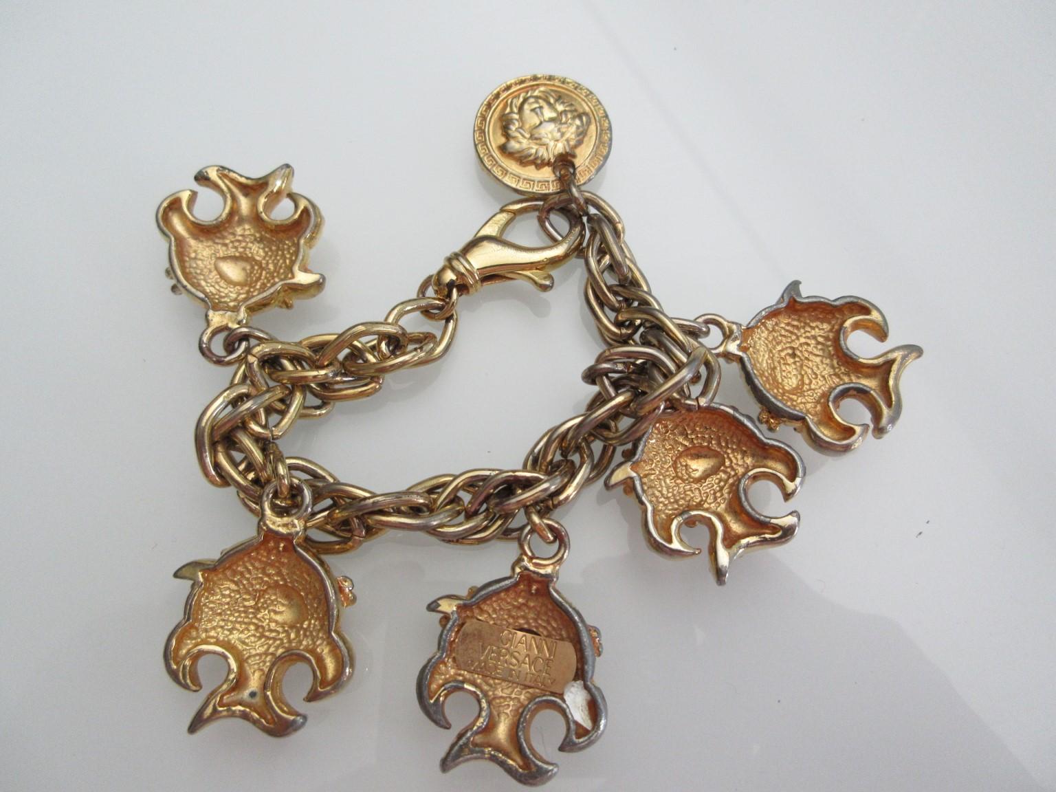 Bracciale Gianni Versace Medusa in tonalità oro in vendita 3
