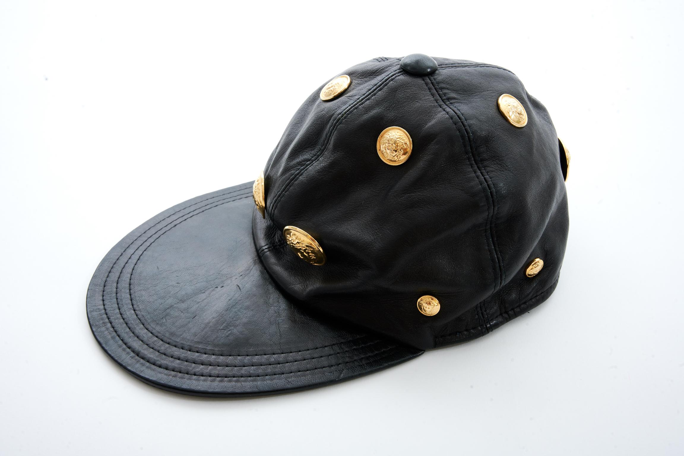 When we look back to the '90s, we instantly think of Versace's iconic esthetics ! This is a perfect example : Decorated all over with the recognizable and iconic gold metal Medusa heads of various sizes, this early 90's baseball cap is made from