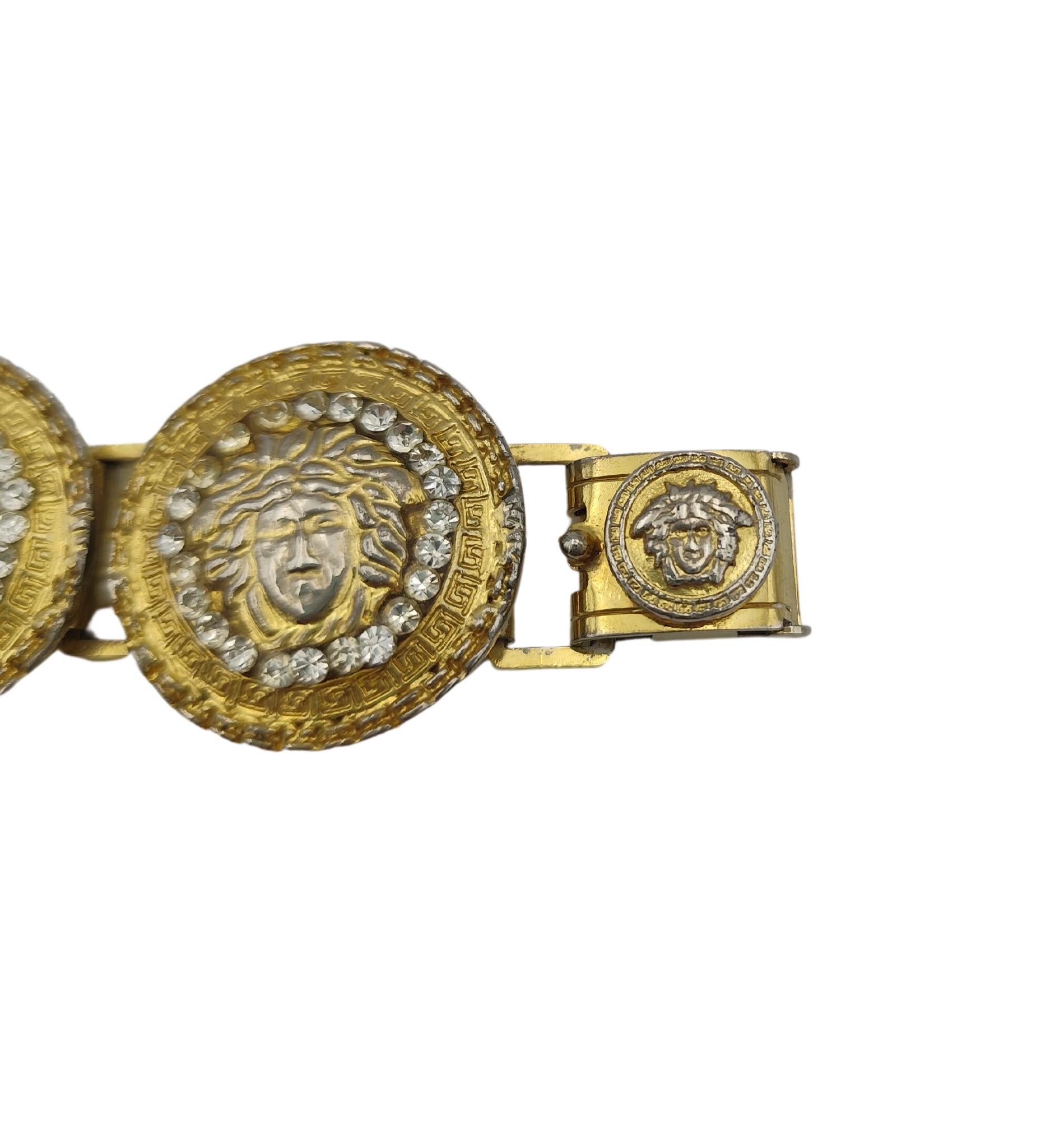 Gianni Versace Medusa Strass-Armband mit Strasssteinen (Braun) im Angebot