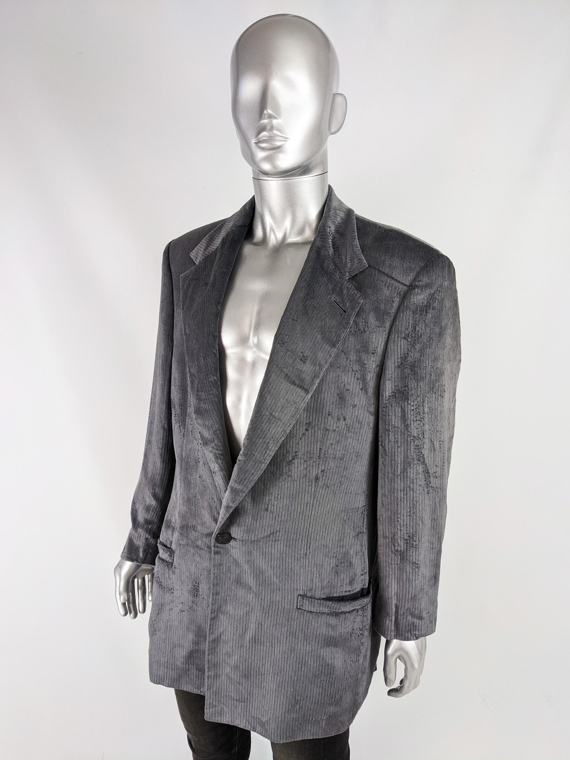 A stylish and rare vintage mens jacket from the 90s by luxury Italian fashion designer, Gianni Versace. In a silver velvet with Medusa head buttons, shoulder pads and a boxy fit. 

Size: Marked IT 54 which equates to a mens XXL / US 44 but this