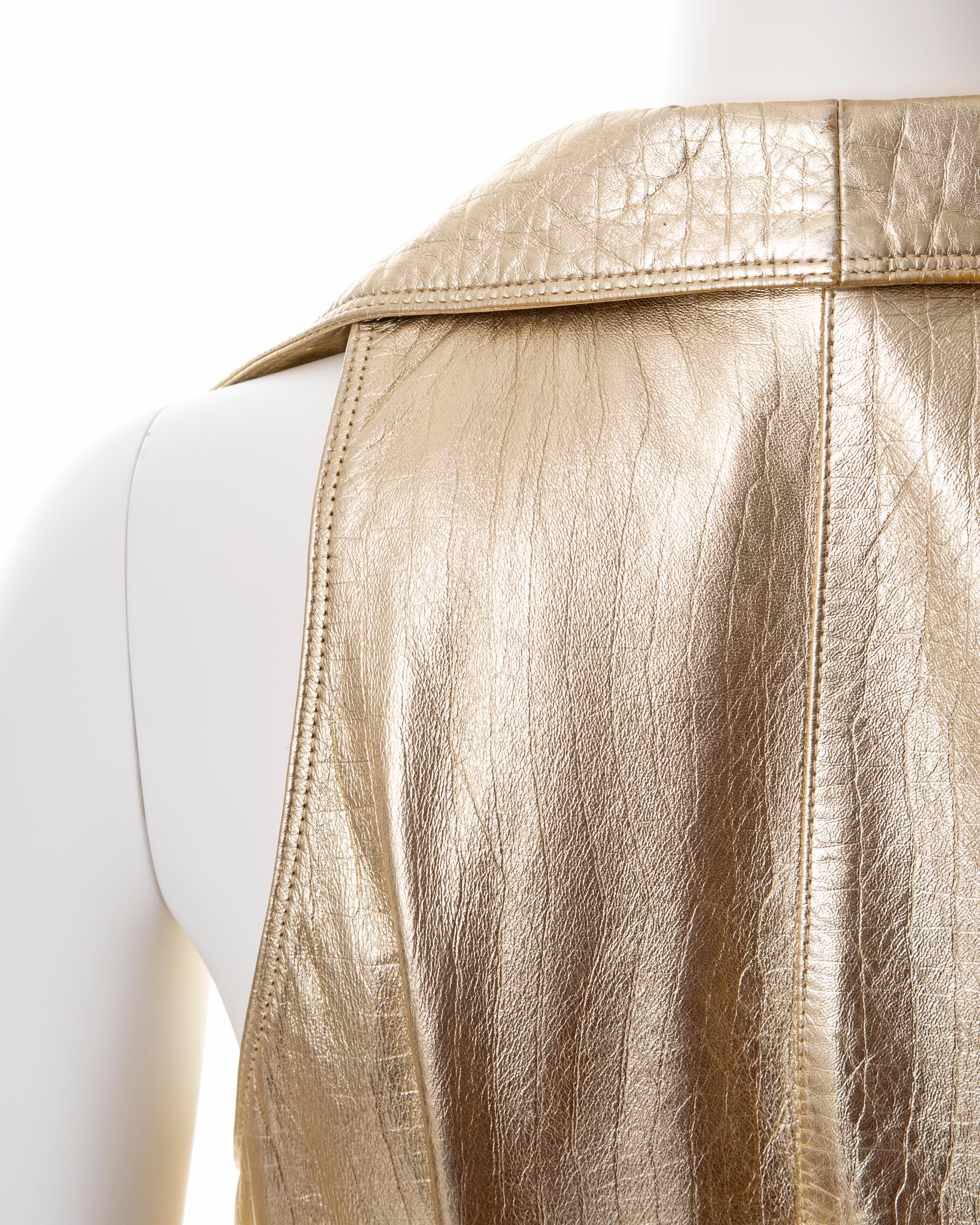Gianni Versace - Mini robe en cuir doré métallisé, automne-hiver 1994 en vente 7