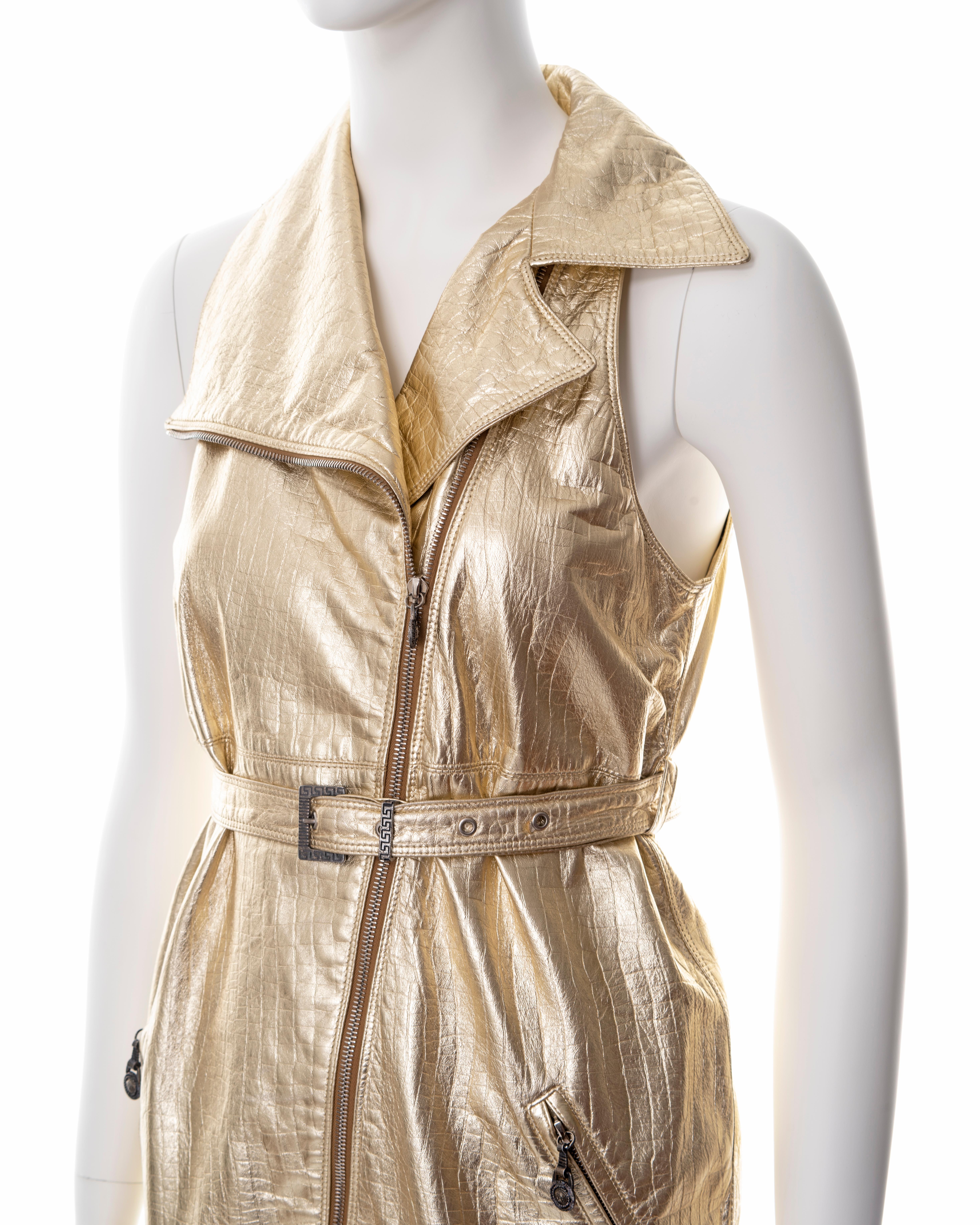 Gianni Versace - Mini robe en cuir doré métallisé, automne-hiver 1994 en vente 4