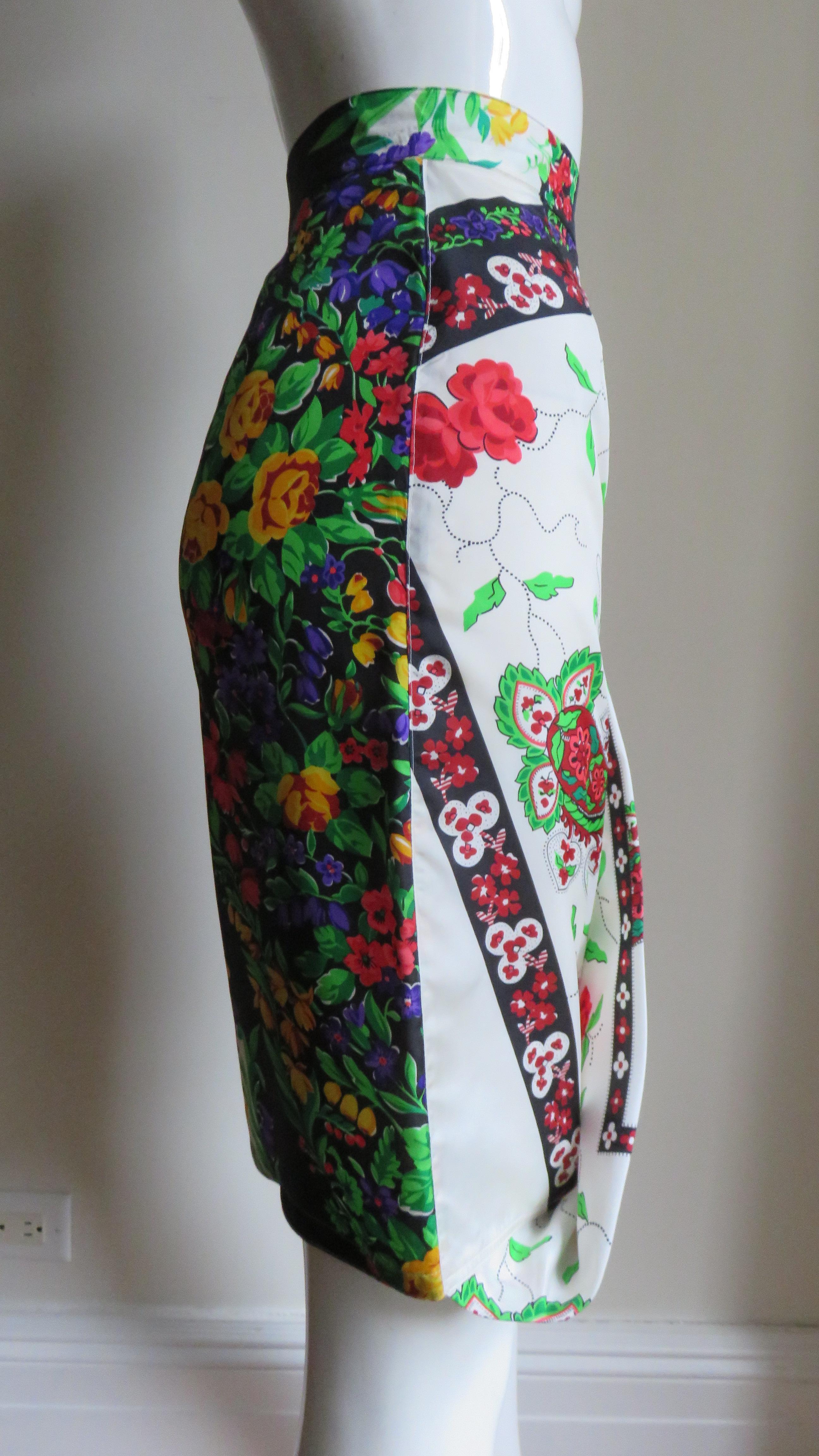 Gianni Versace Mixed Flower Print Silk Skirt 1980s For Sale 1