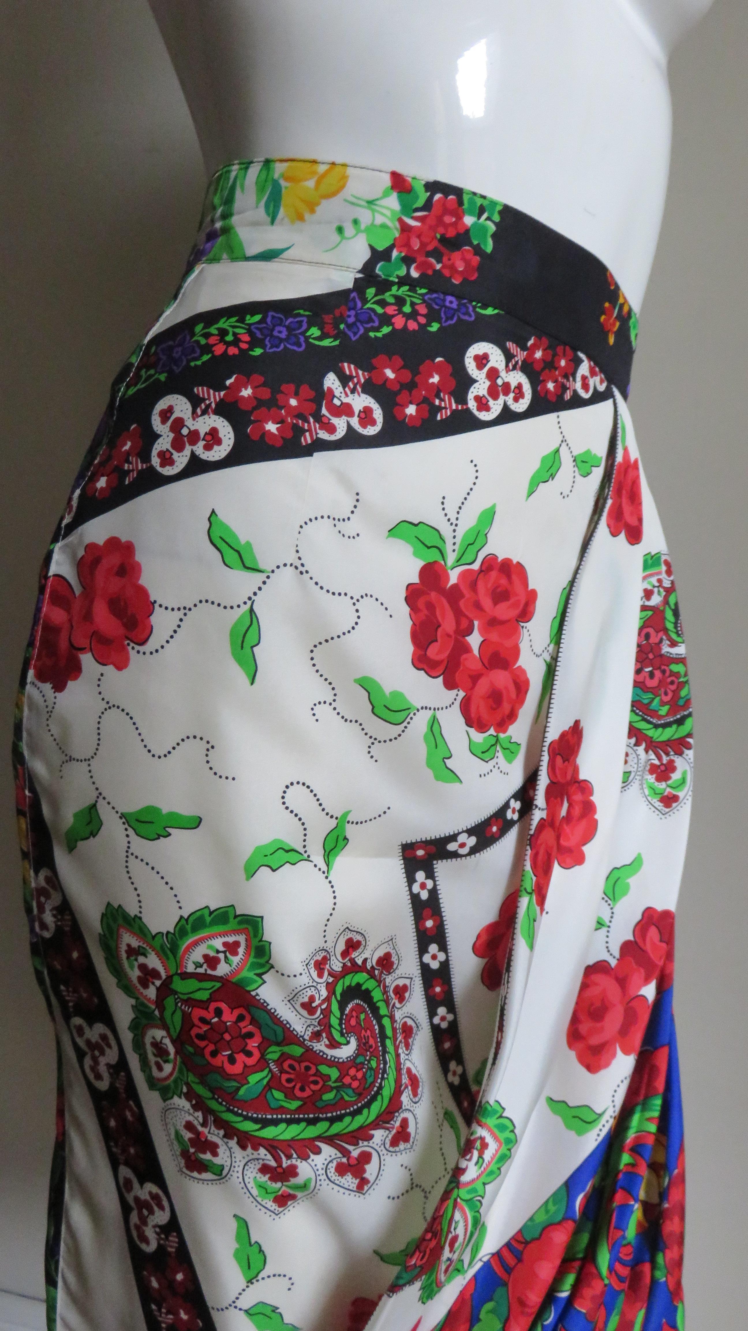 Gianni Versace Mixed Flower Print Silk Skirt 1980s For Sale 2