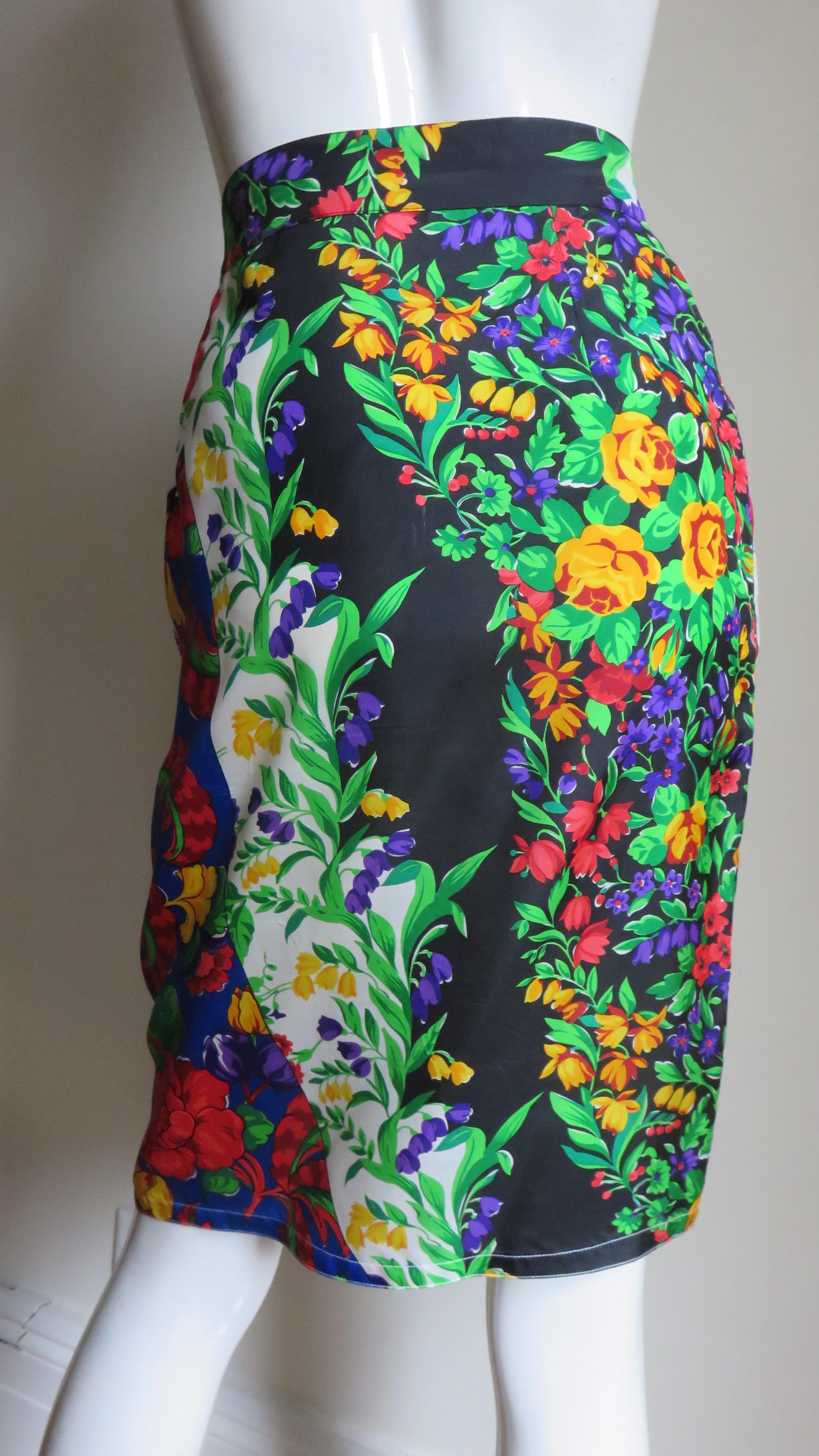 Gianni Versace Mixed Flower Print Silk Skirt 1980s For Sale 3