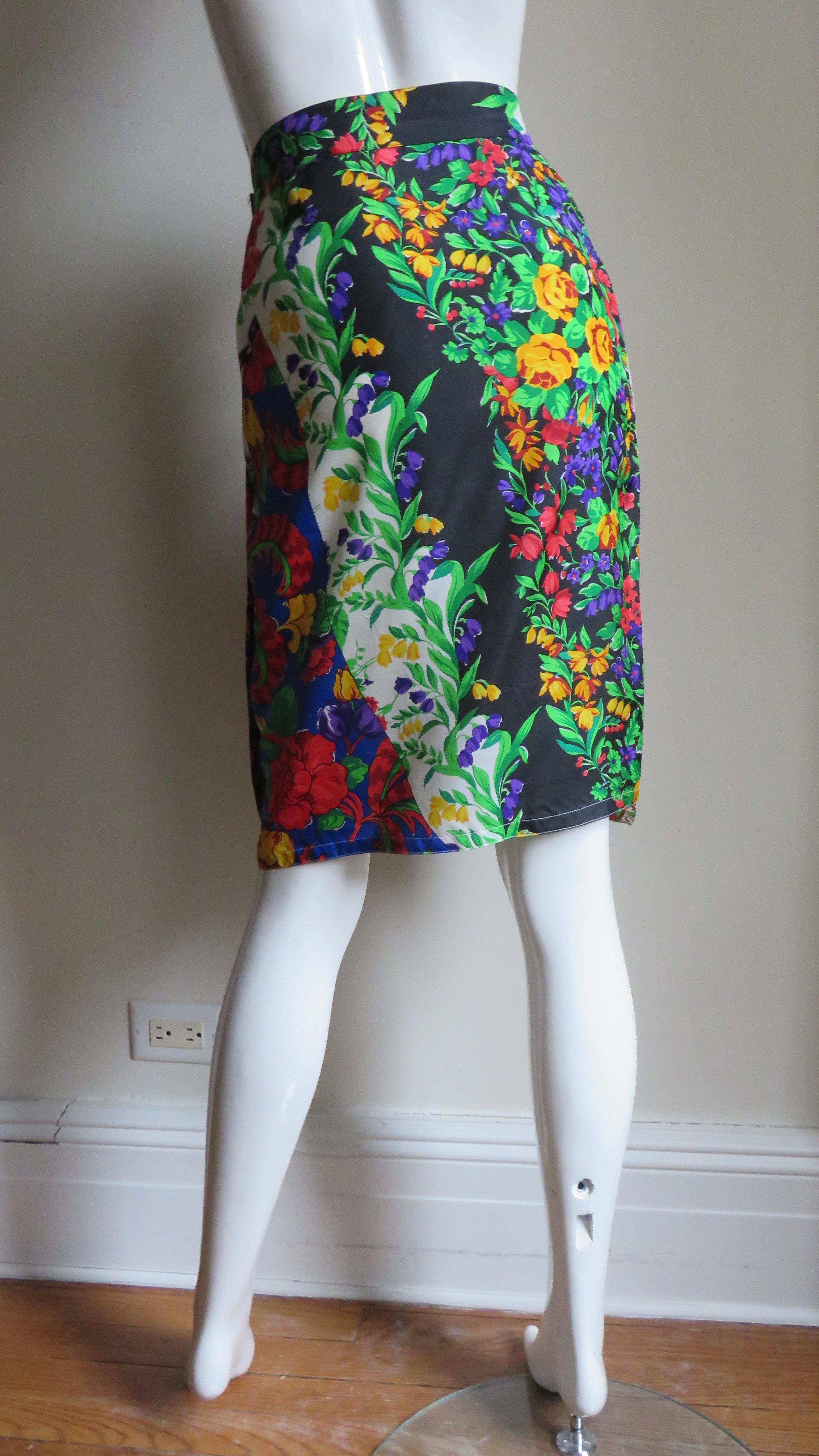 Gianni Versace Mixed Flower Print Silk Skirt 1980s For Sale 5