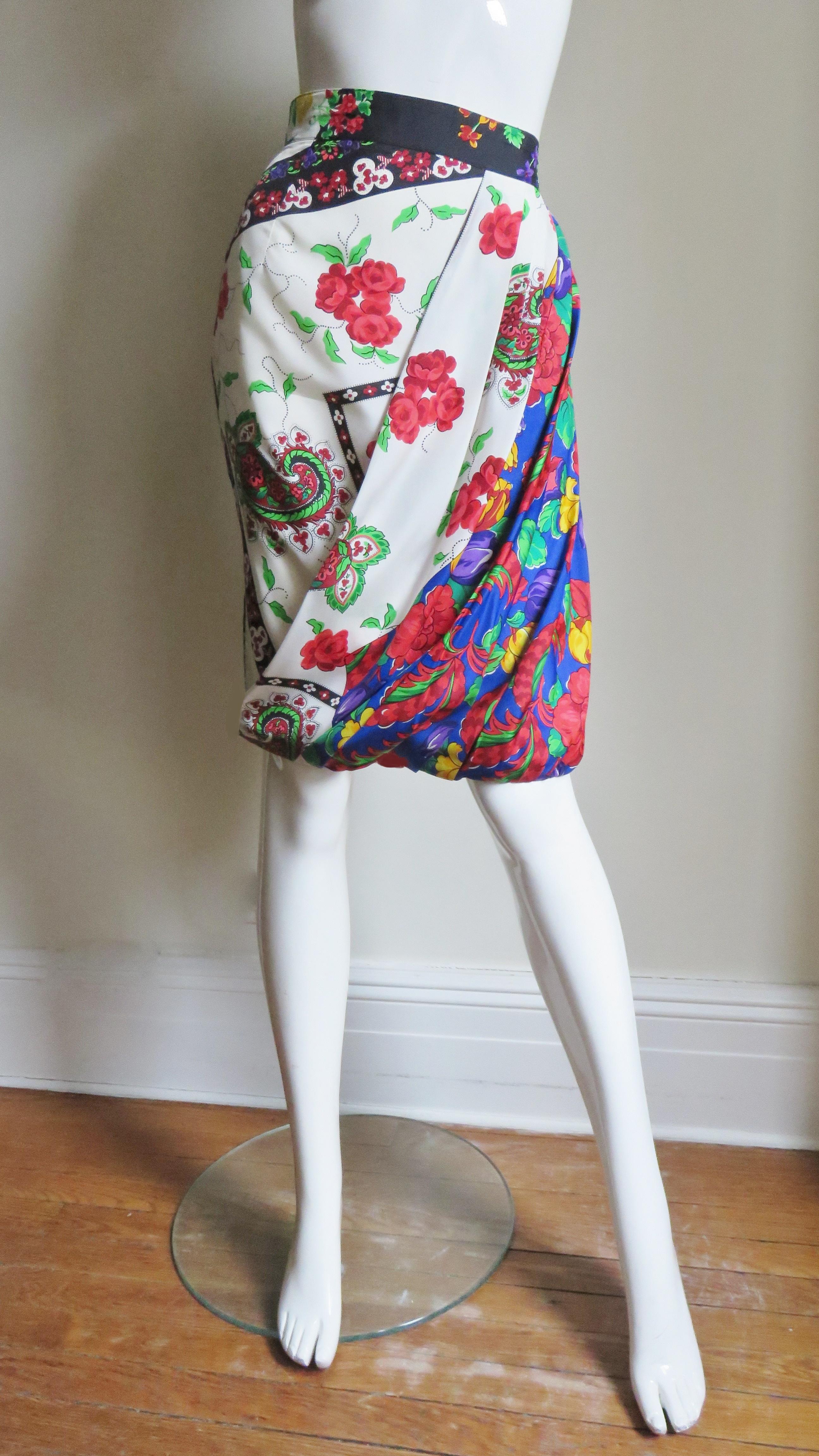 Women's Gianni Versace Mixed Flower Print Silk Skirt 1980s For Sale