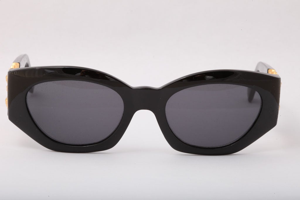 Black Gianni Versace Mod 420/D Sunglasses For Sale