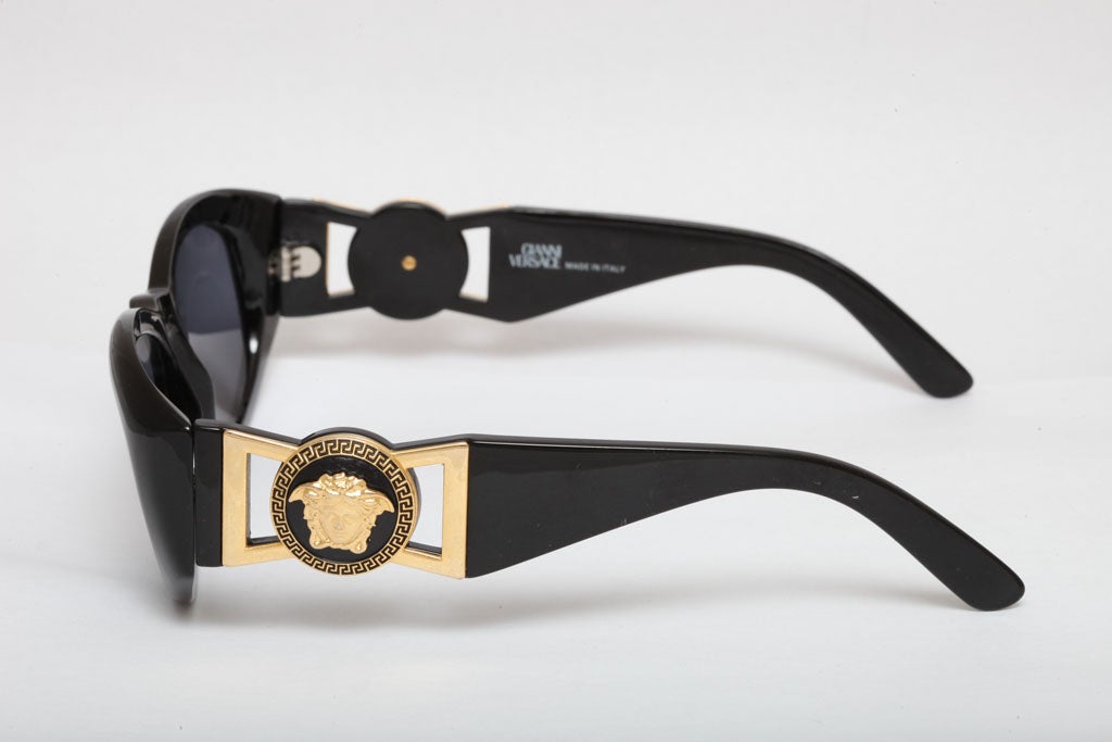 Black Gianni Versace Mod 424/m Sunglasses For Sale
