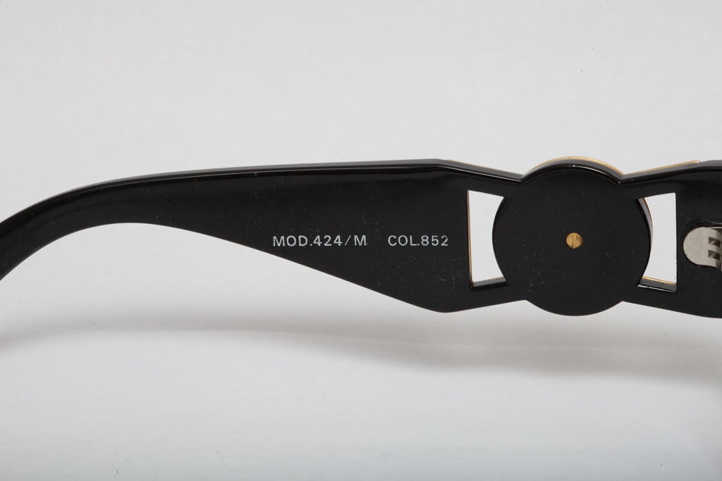 Black Gianni Versace Mod 424/m Sunglasses For Sale