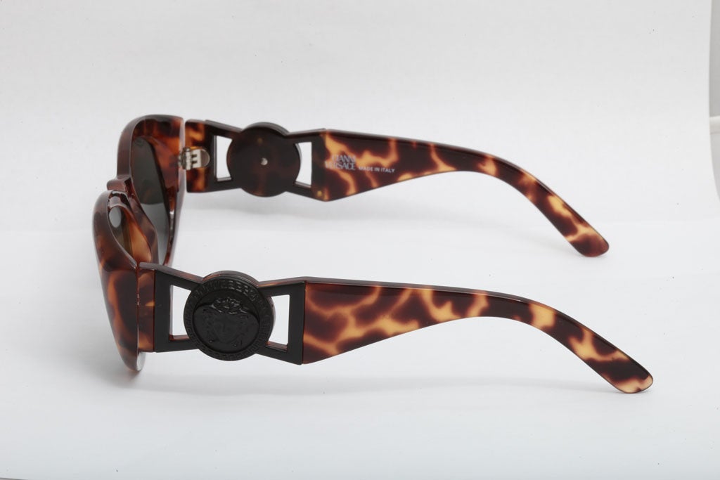 Black Gianni Versace Mod 424/N Sunglasses  For Sale