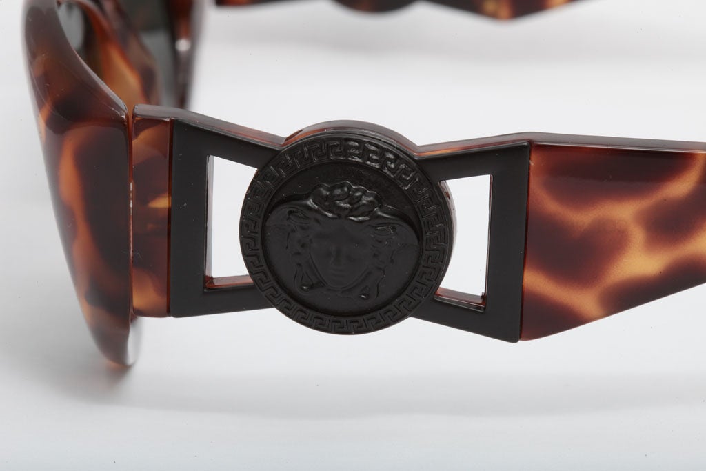 Gianni Versace Mod 424/N Sunglasses  In Excellent Condition For Sale In Chicago, IL