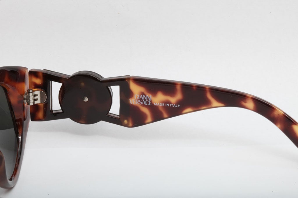 Women's or Men's Gianni Versace Mod 424/N Sunglasses  For Sale
