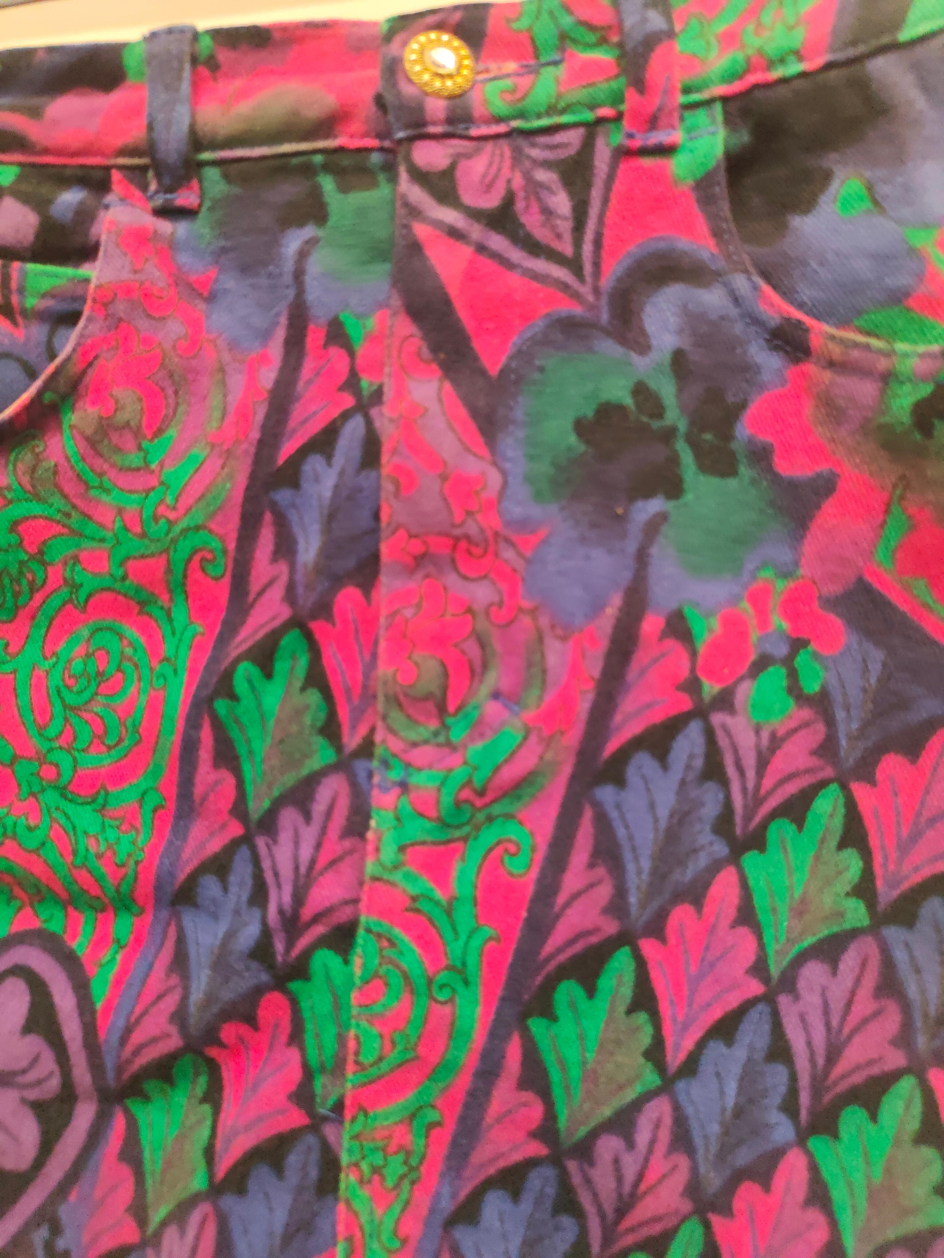 Noir Jupe multicolore Gianni Versace en vente