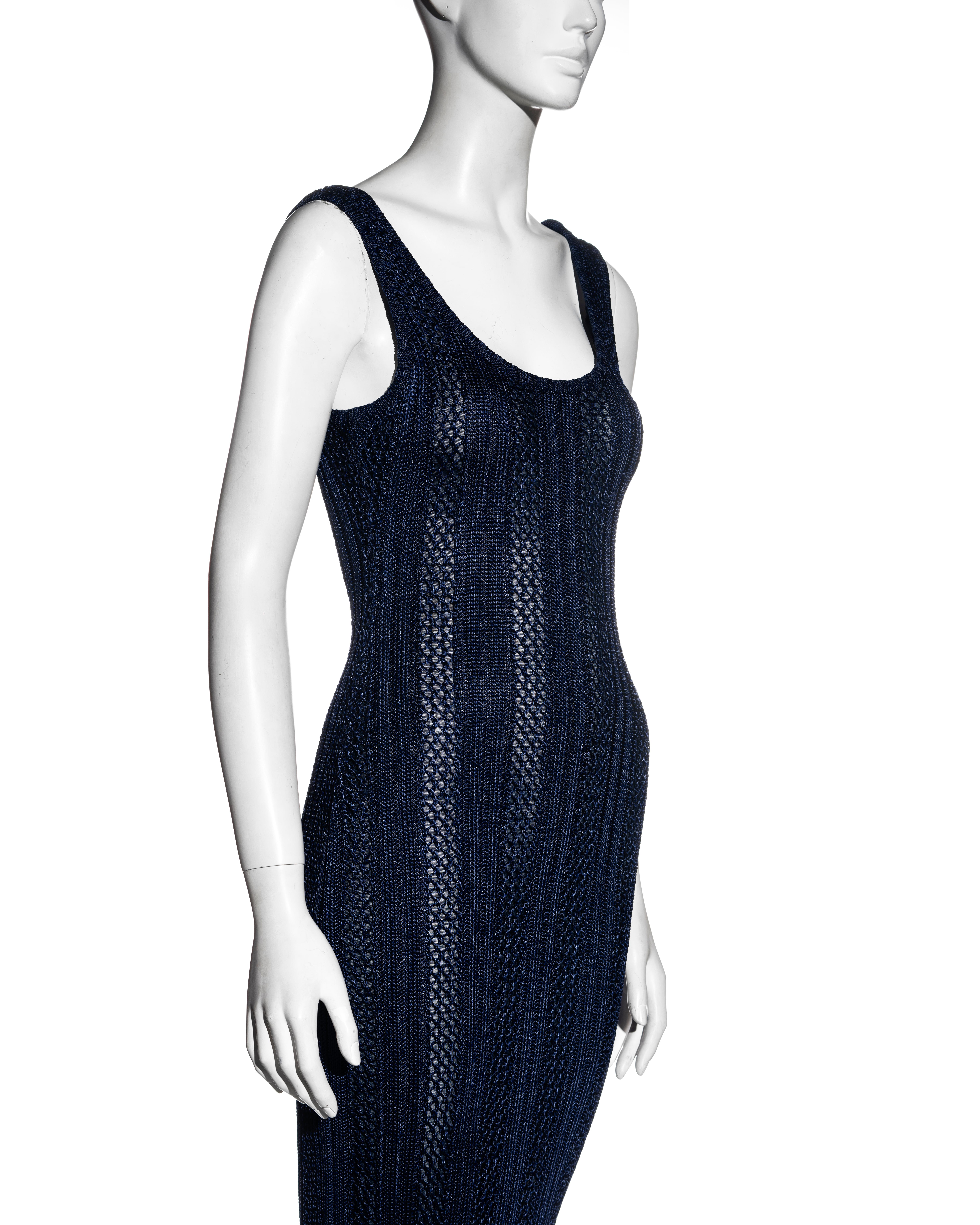 Gianni Versace navy blue open-knit bodycon dress and cardigan set, fw 1993 In Excellent Condition For Sale In London, GB