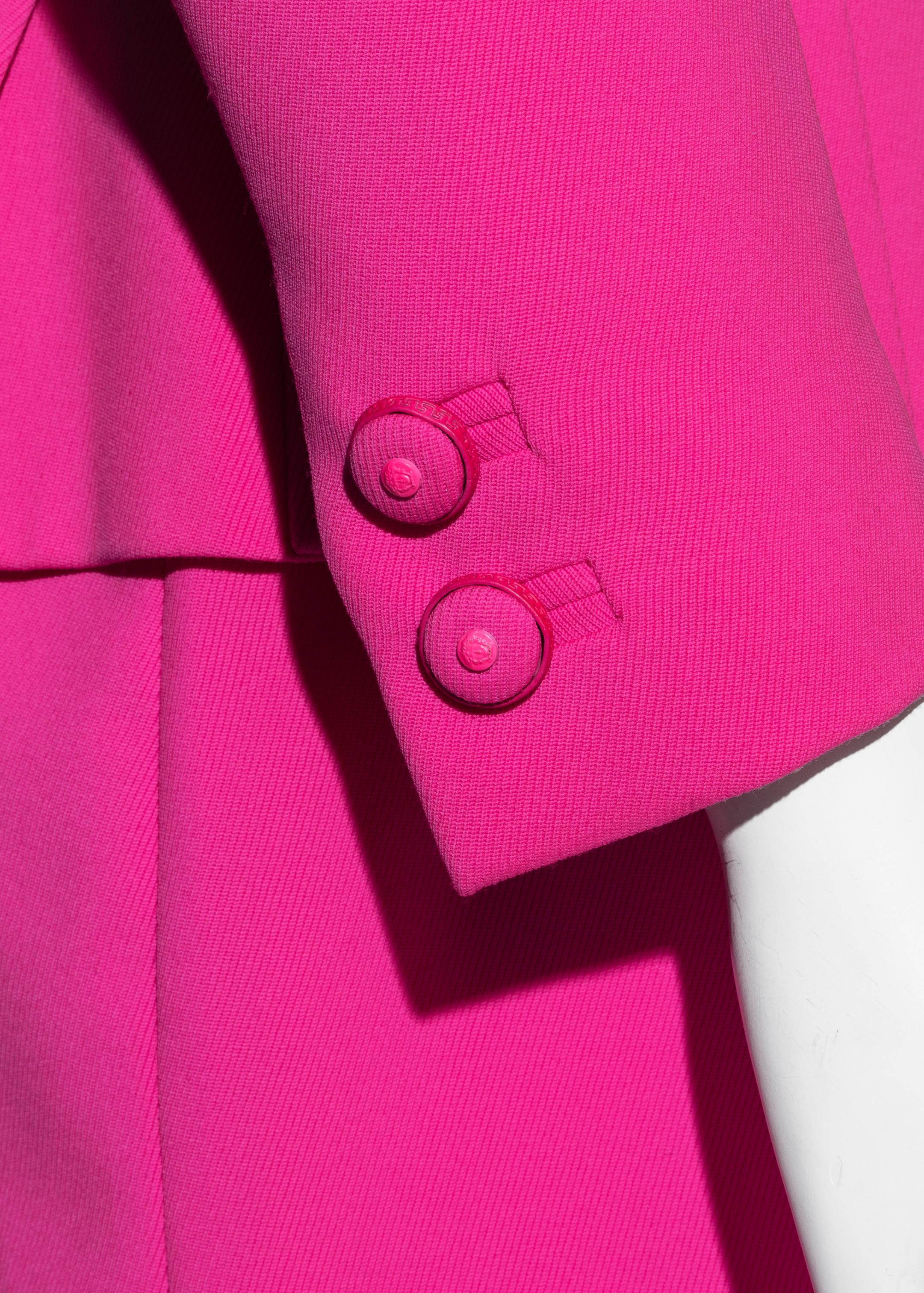 Gianni Versace neon pink wool monochromatic mini skirt suit, fw 1996 In Excellent Condition For Sale In London, GB