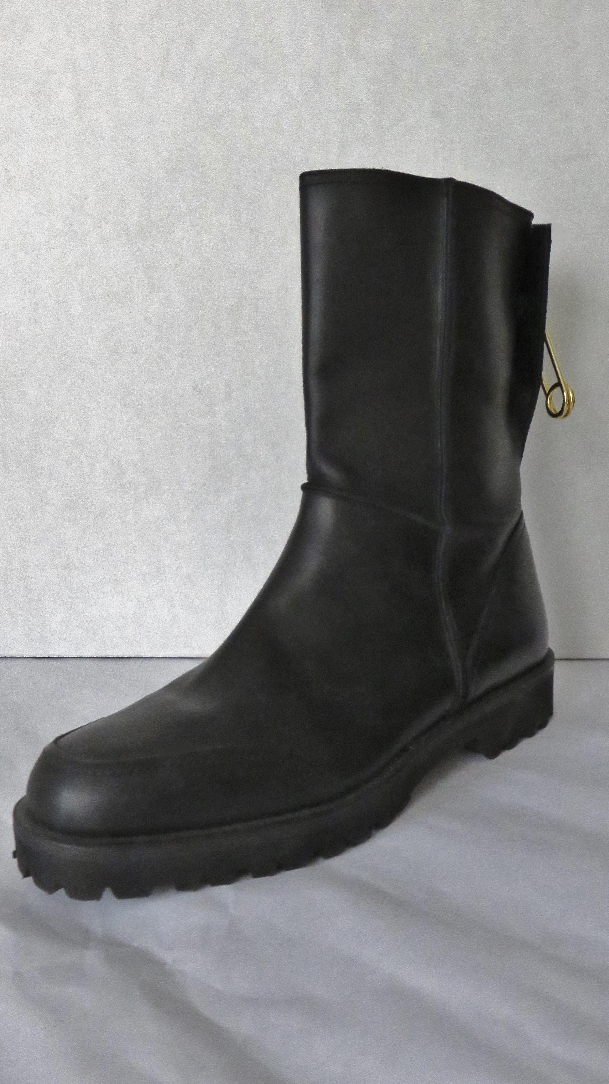 Women's Gianni Versace New Size 37.5 Safety Pin Boots 1990s