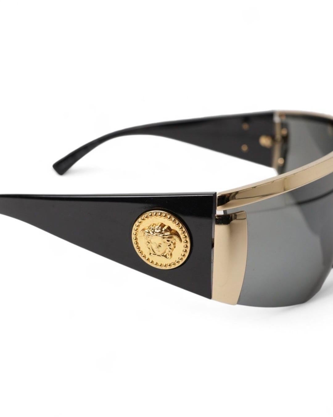 Gianni Versace Occhiali Da Sole Visiera Medusa Neri Vintage By im Angebot 1