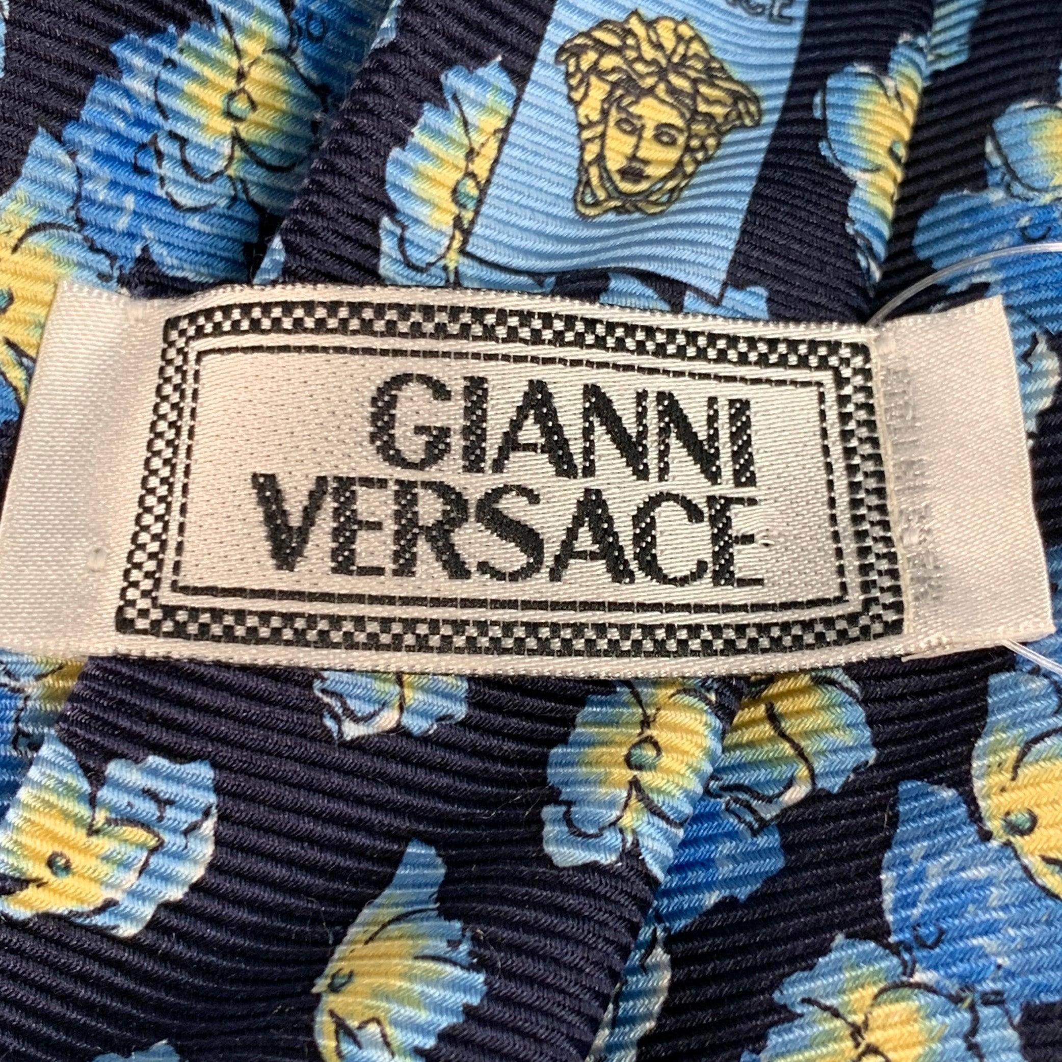 Gianni Versace, cravatta in seta floreale giallo-marino in taglia unica In condizioni buone in vendita a San Francisco, CA