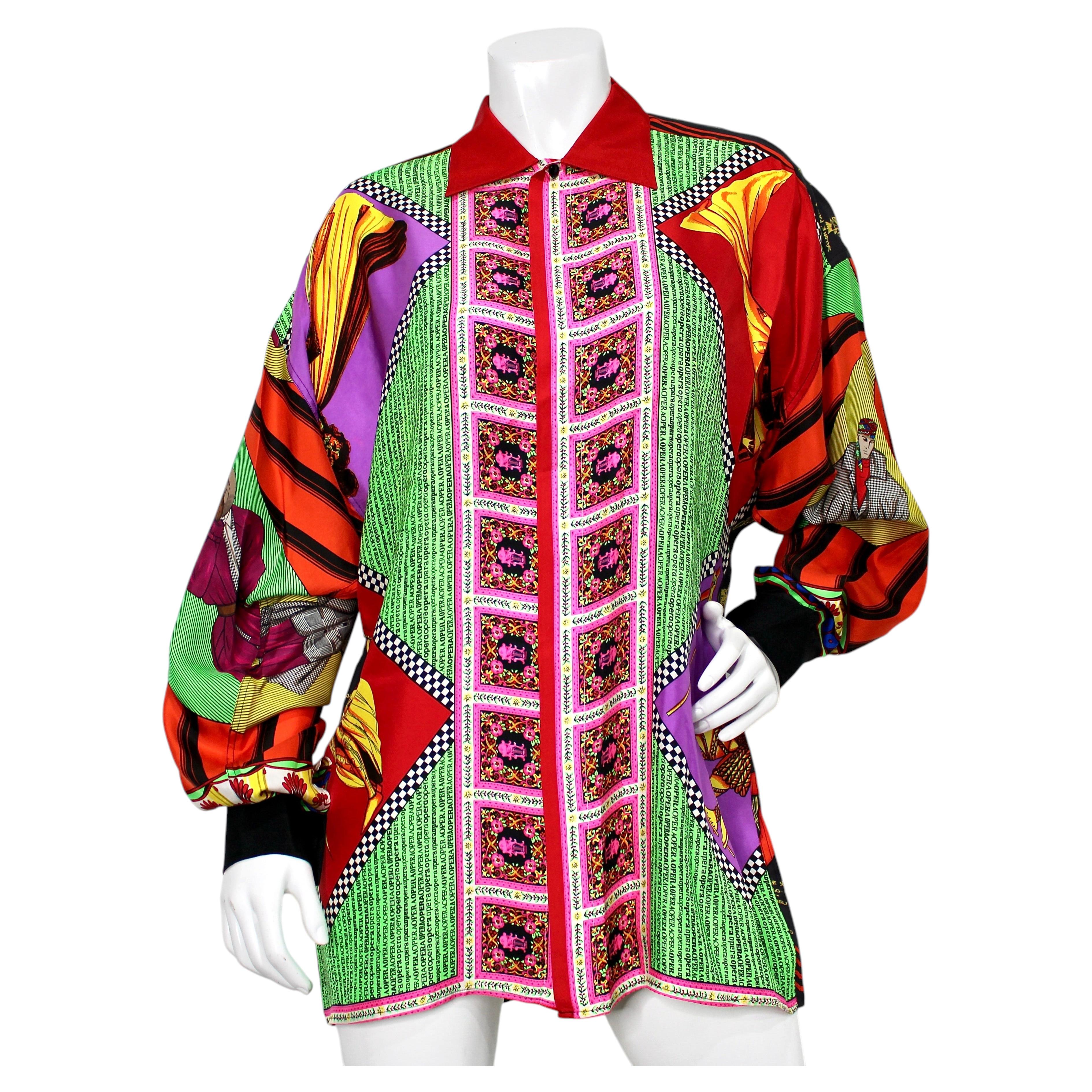 Camicia Gianni Versace Opera in seta stampata multicolore con bottoni, anni '80 CIRCA in vendita
