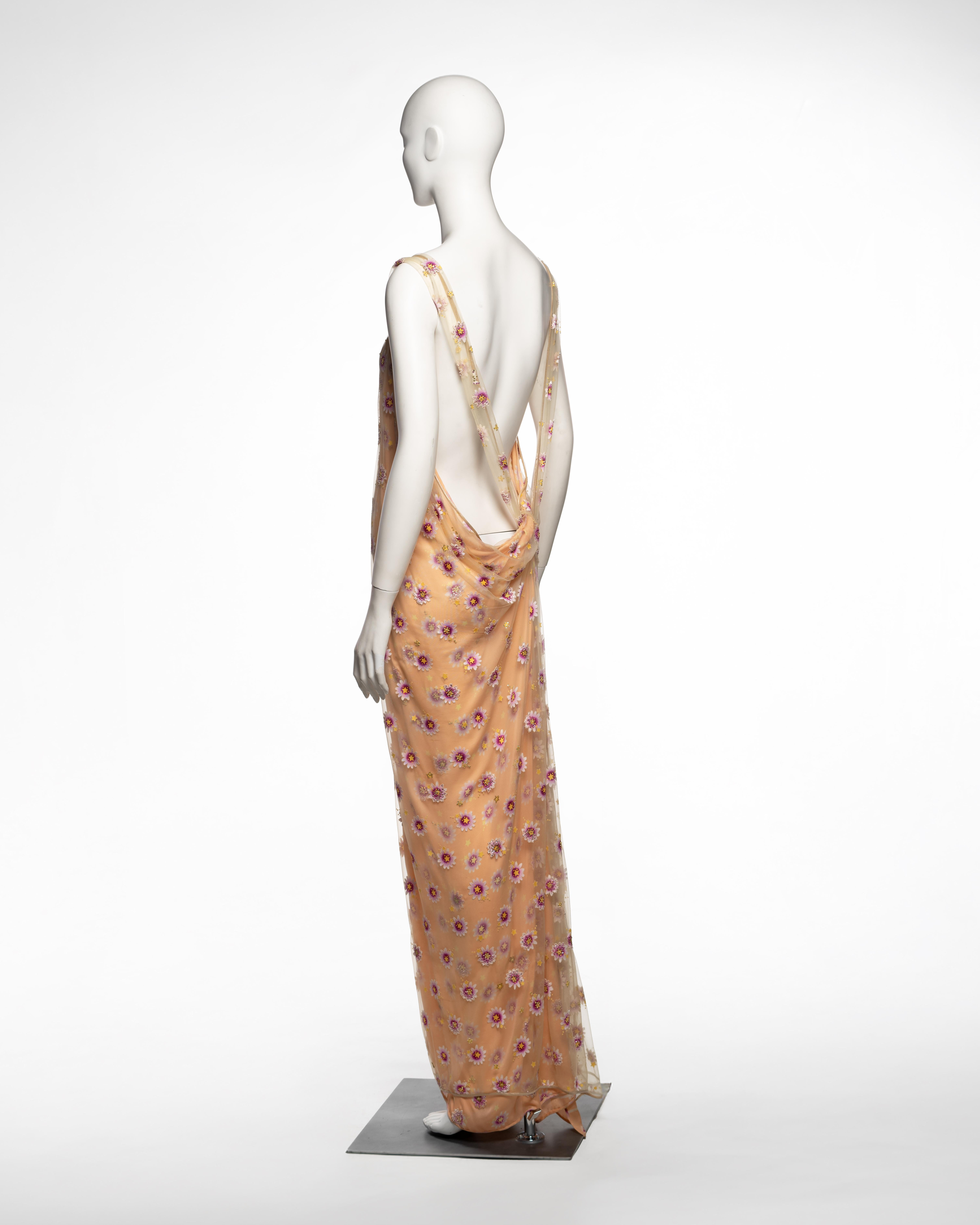 Gianni Versace Vestido de Noche de Malla Adornado con Flores Melocotón, SS 1998 en venta 7