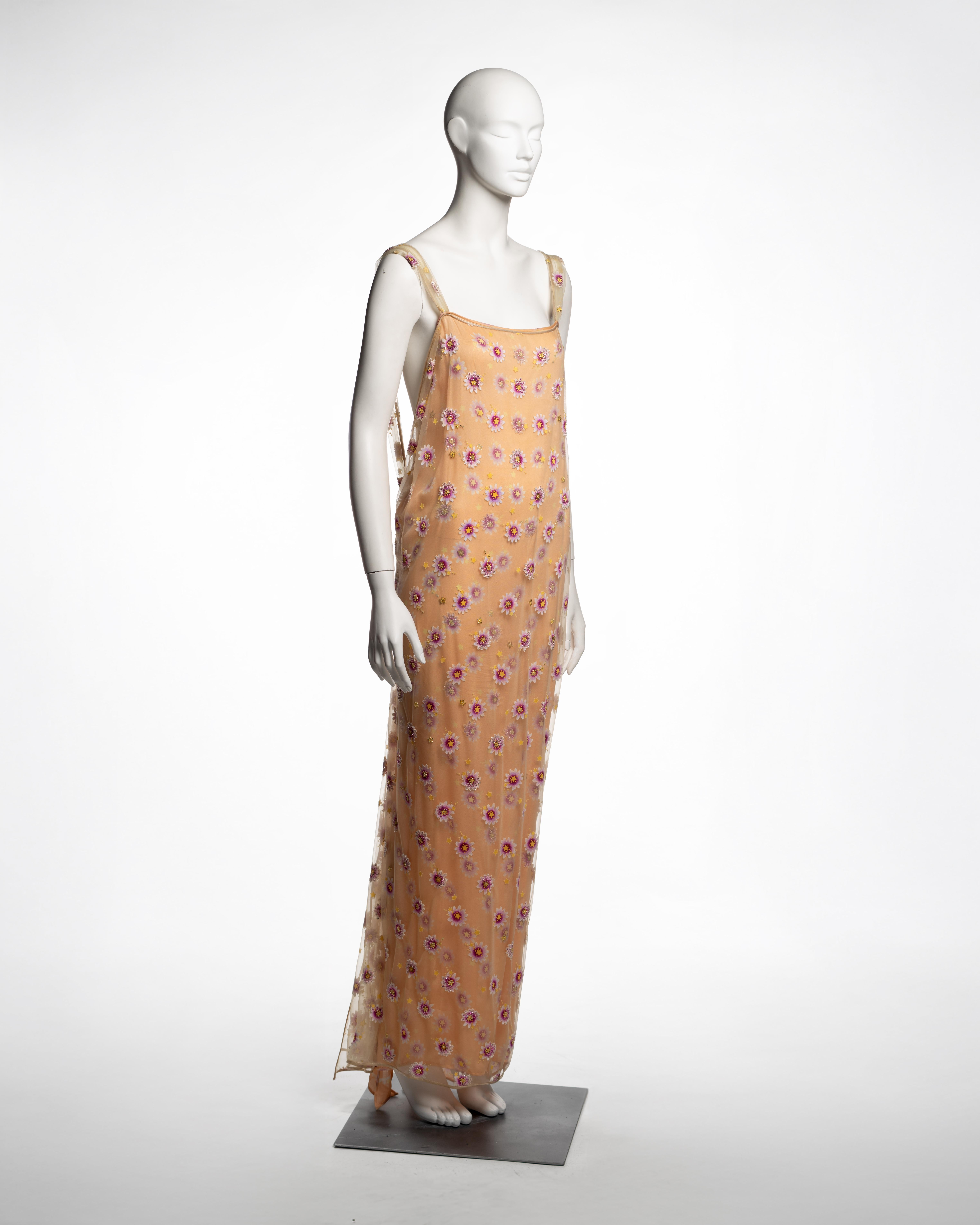 De las mujeres Gianni Versace Vestido de Noche de Malla Adornado con Flores Melocotón, SS 1998 en venta
