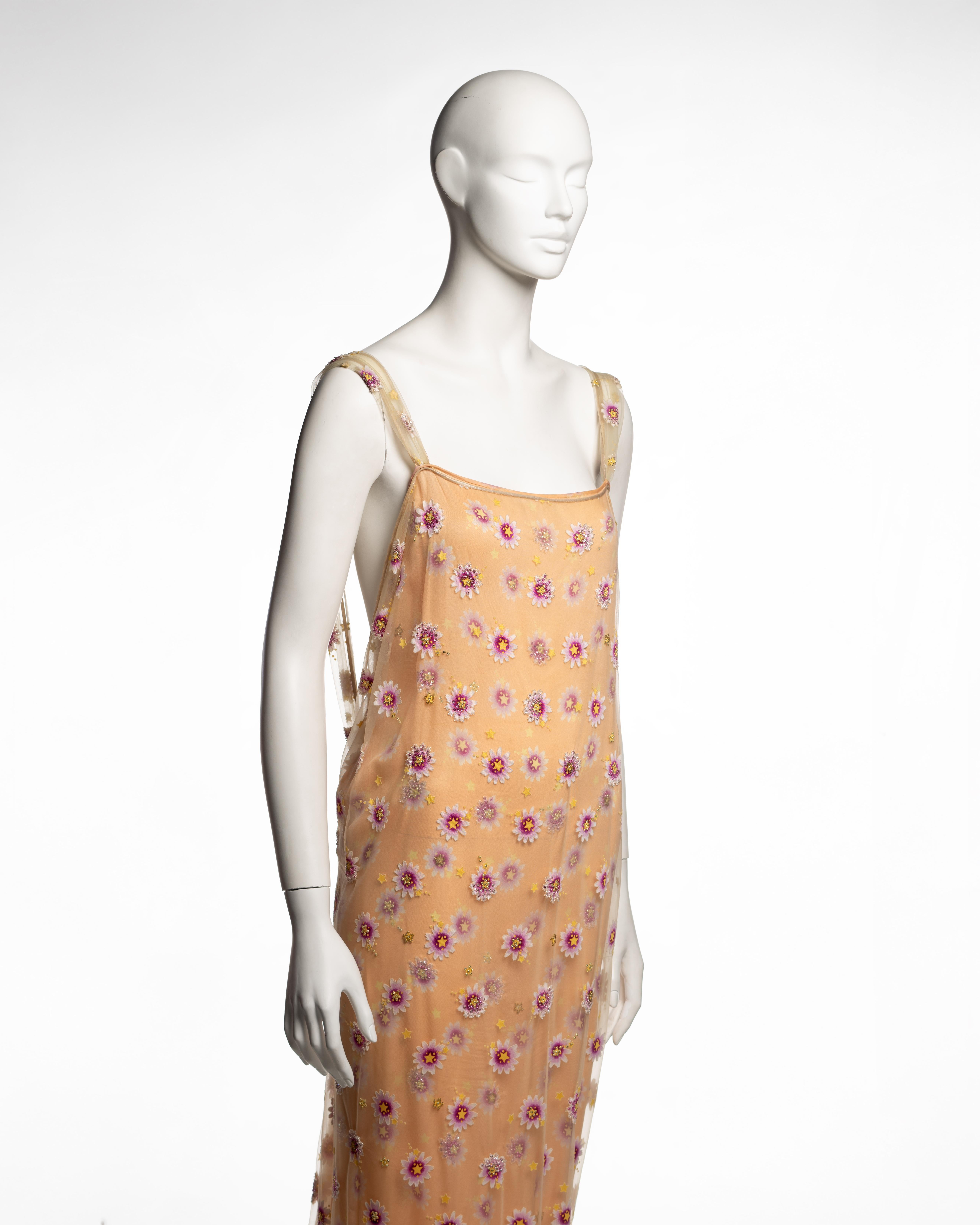 Gianni Versace Vestido de Noche de Malla Adornado con Flores Melocotón, SS 1998 en venta 1