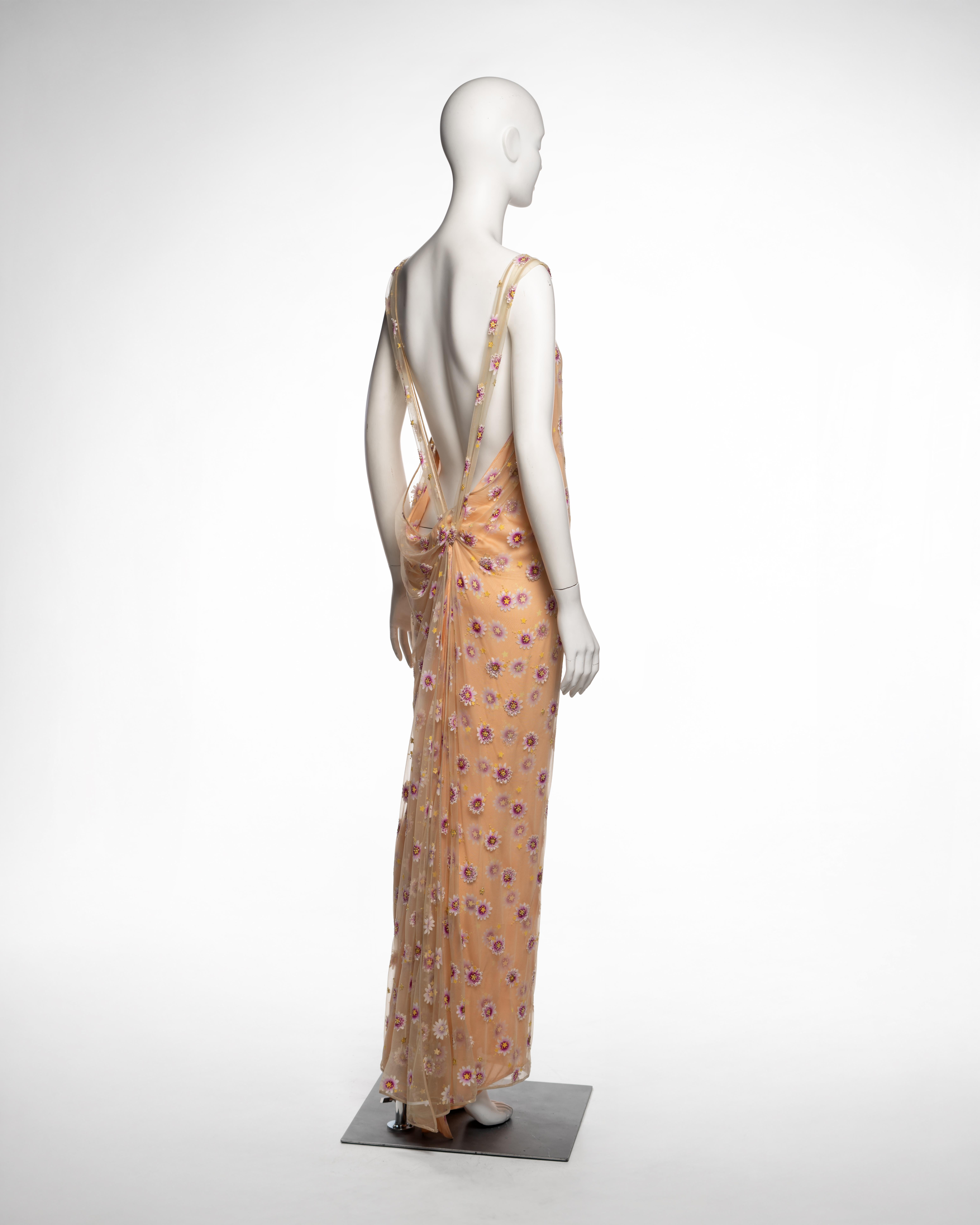 Gianni Versace Vestido de Noche de Malla Adornado con Flores Melocotón, SS 1998 en venta 3