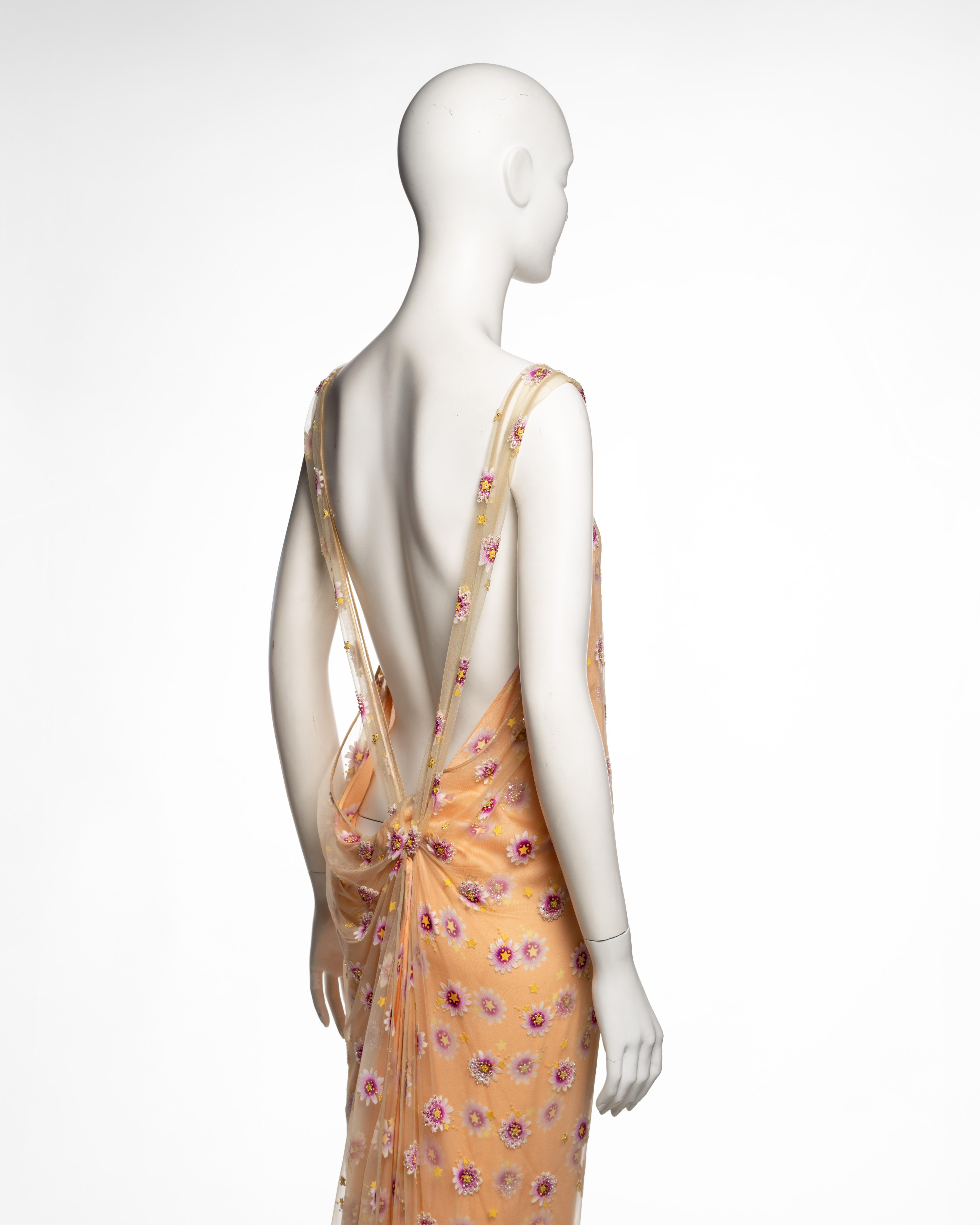 Gianni Versace Vestido de Noche de Malla Adornado con Flores Melocotón, SS 1998 en venta 4