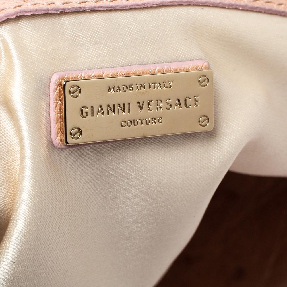 Gianni Versace Peach Quilted Ostrich Embossed Leather Bowler Bag In Good Condition In Dubai, Al Qouz 2
