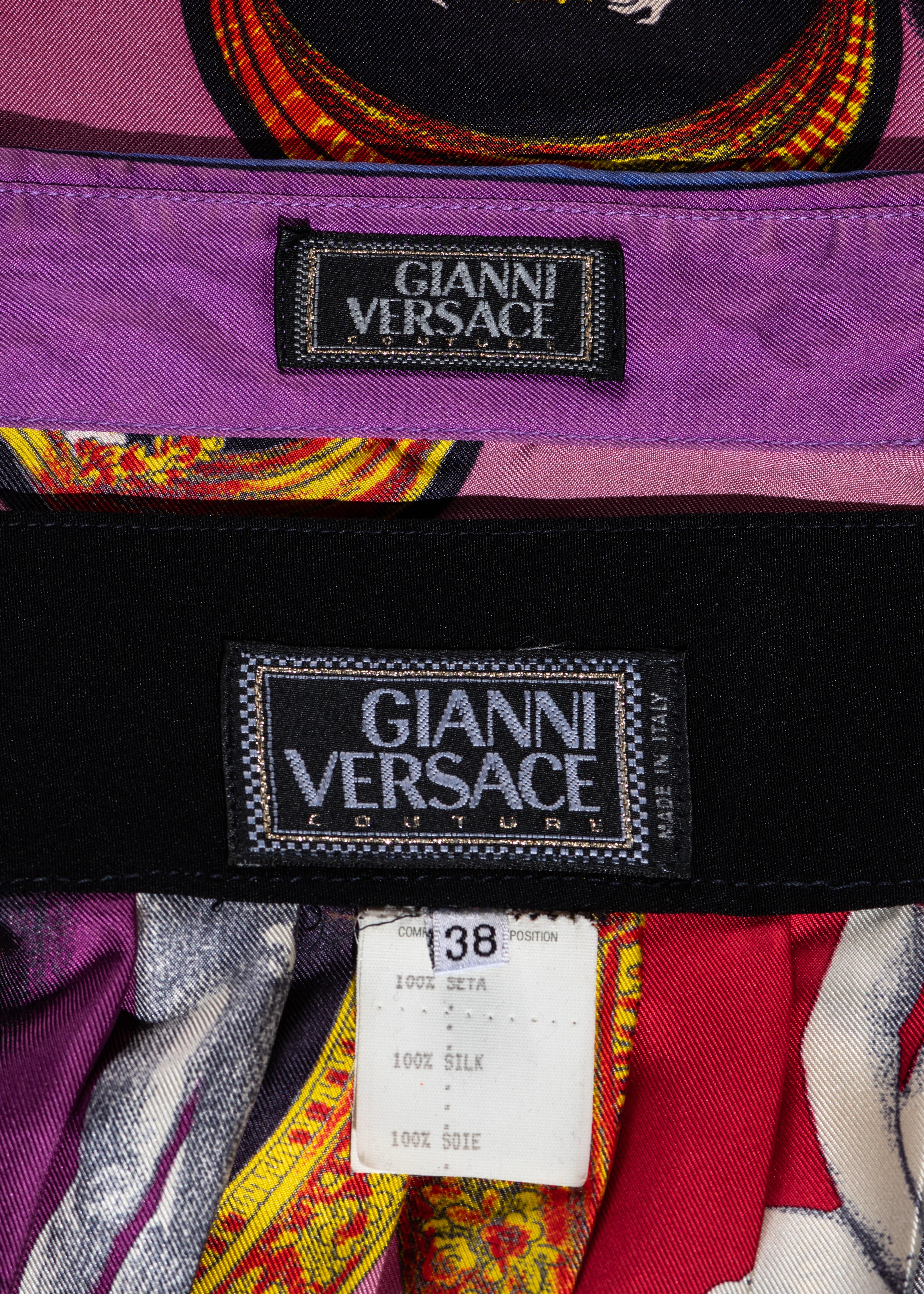 Gianni Versace pink neoclassical printed silk pleated mini skirt suit, fw 1991 For Sale 3