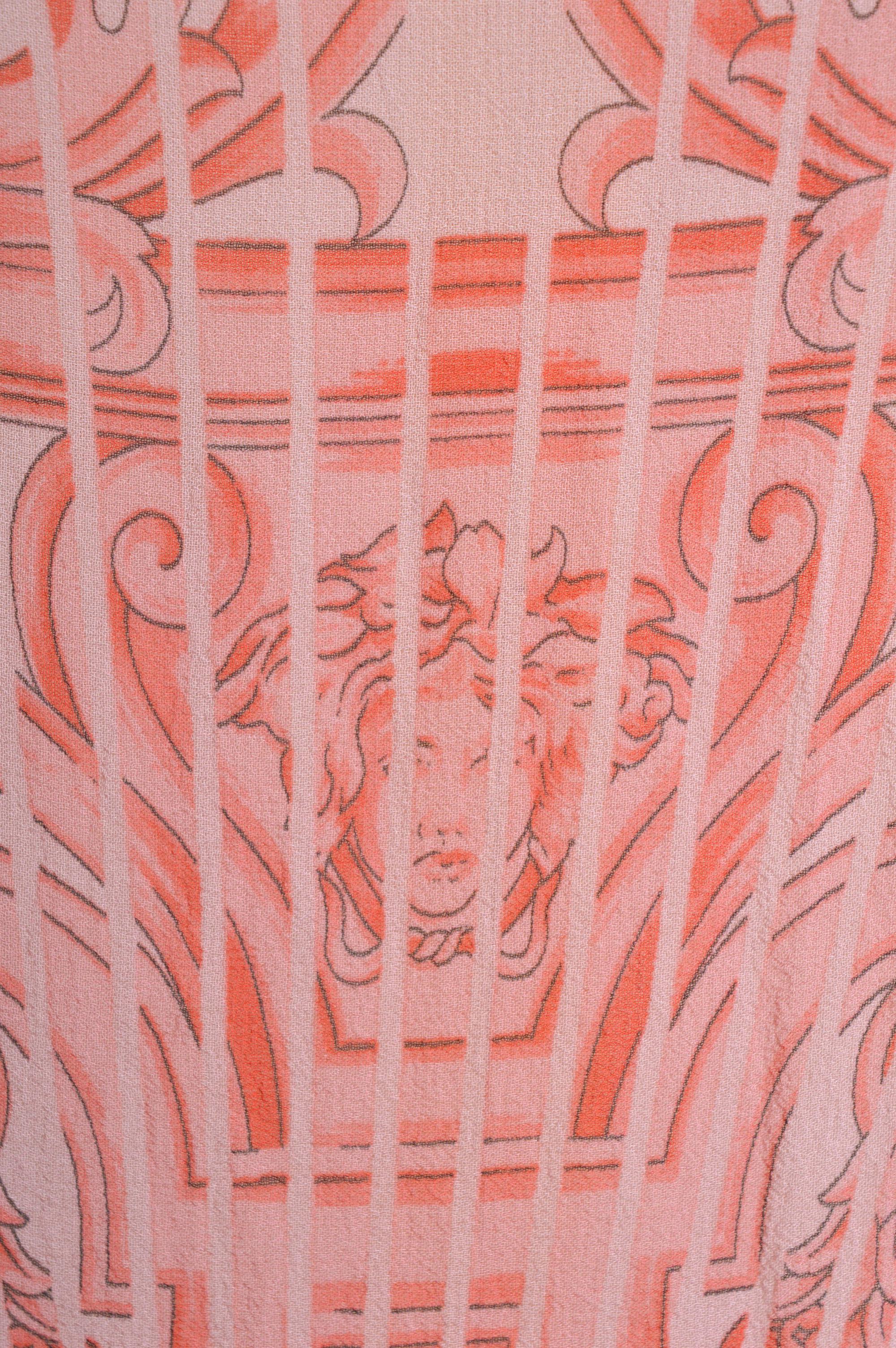 Gianni Versace Couture Pink Silk Baroque Rococo pattern sleeveless blouse - Top In Good Condition For Sale In Sheffield, GB