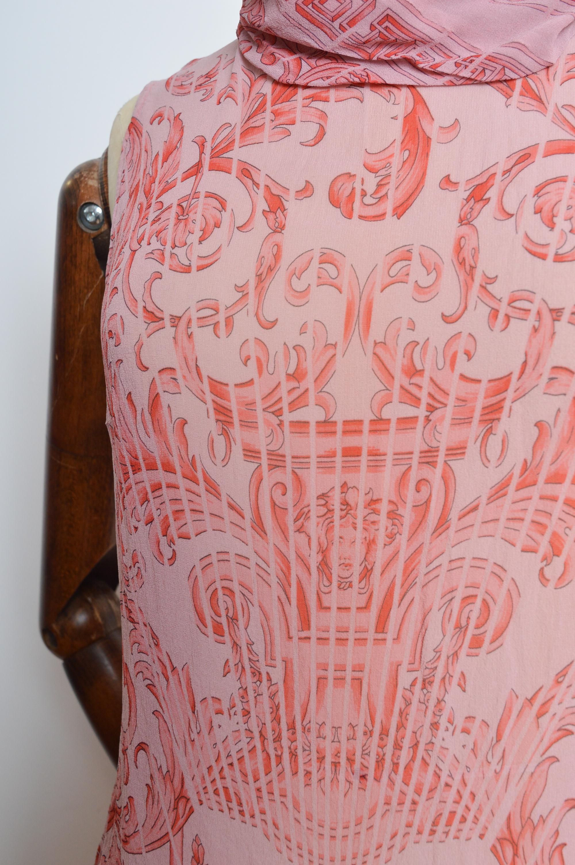 Women's Gianni Versace Couture Pink Silk Baroque Rococo pattern sleeveless blouse - Top For Sale