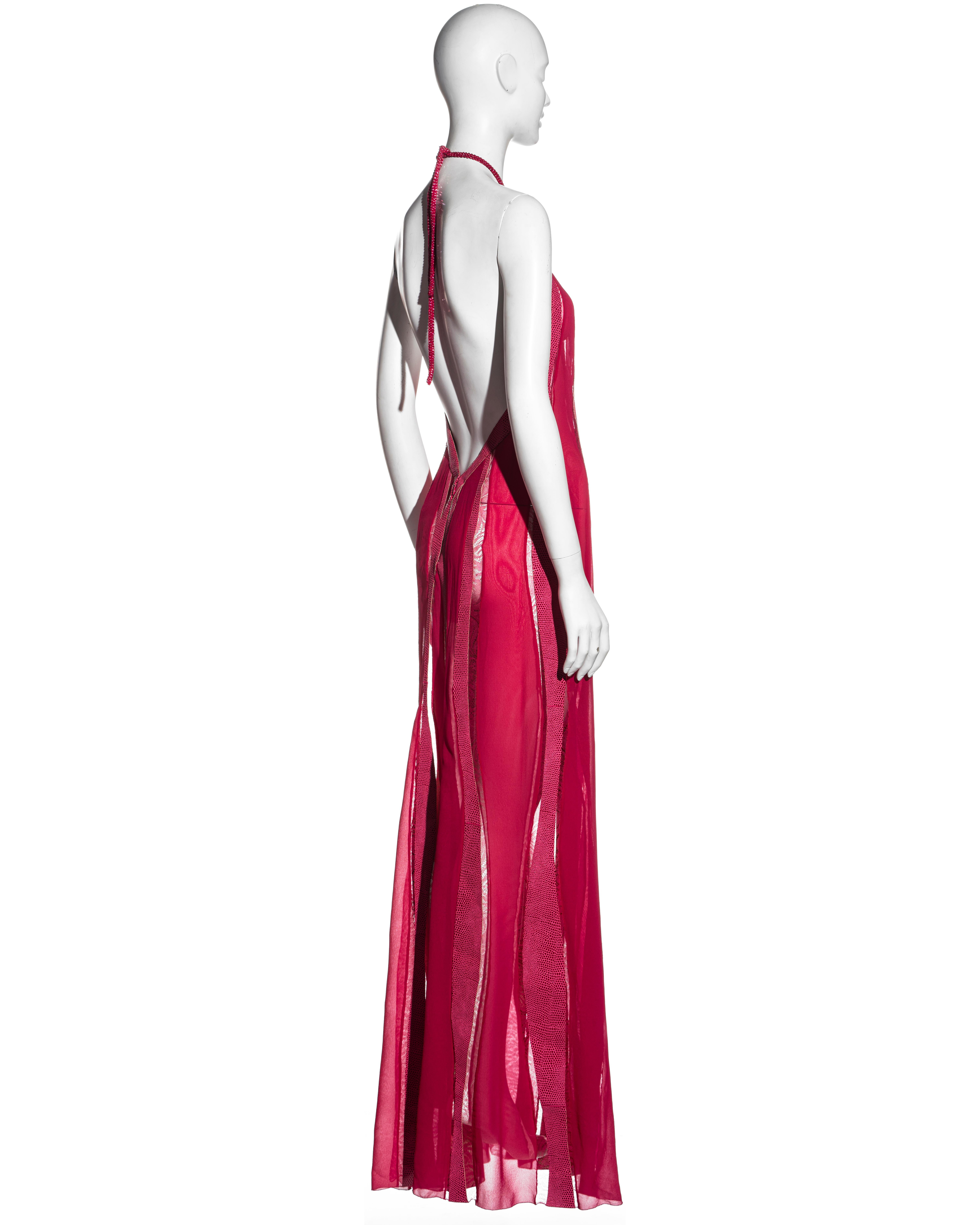 Robe longue à col bénitier en soie, cuir et dentelle rose de Gianni Versace, A/H 2000 en vente 5