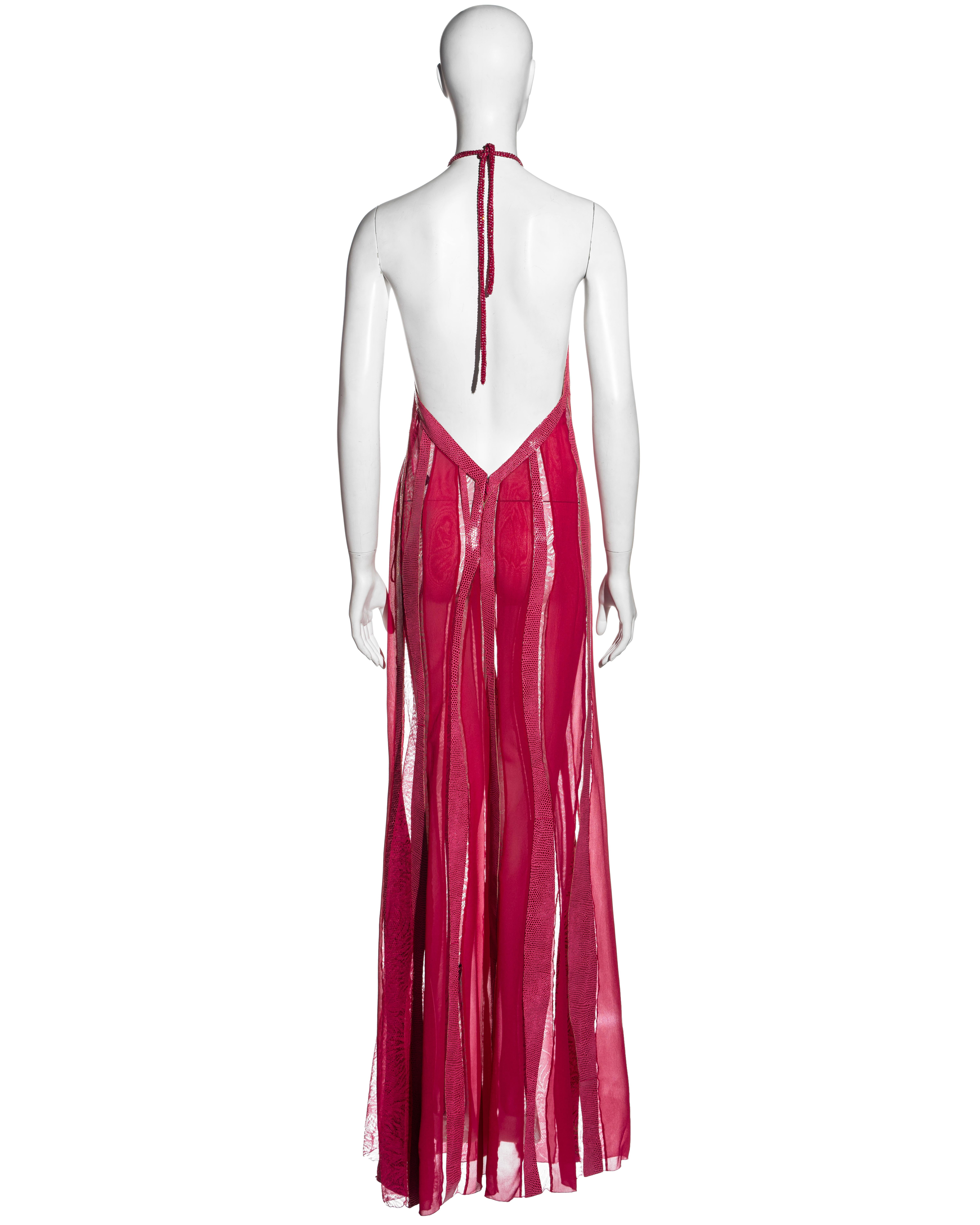 Robe longue à col bénitier en soie, cuir et dentelle rose de Gianni Versace, A/H 2000 en vente 8