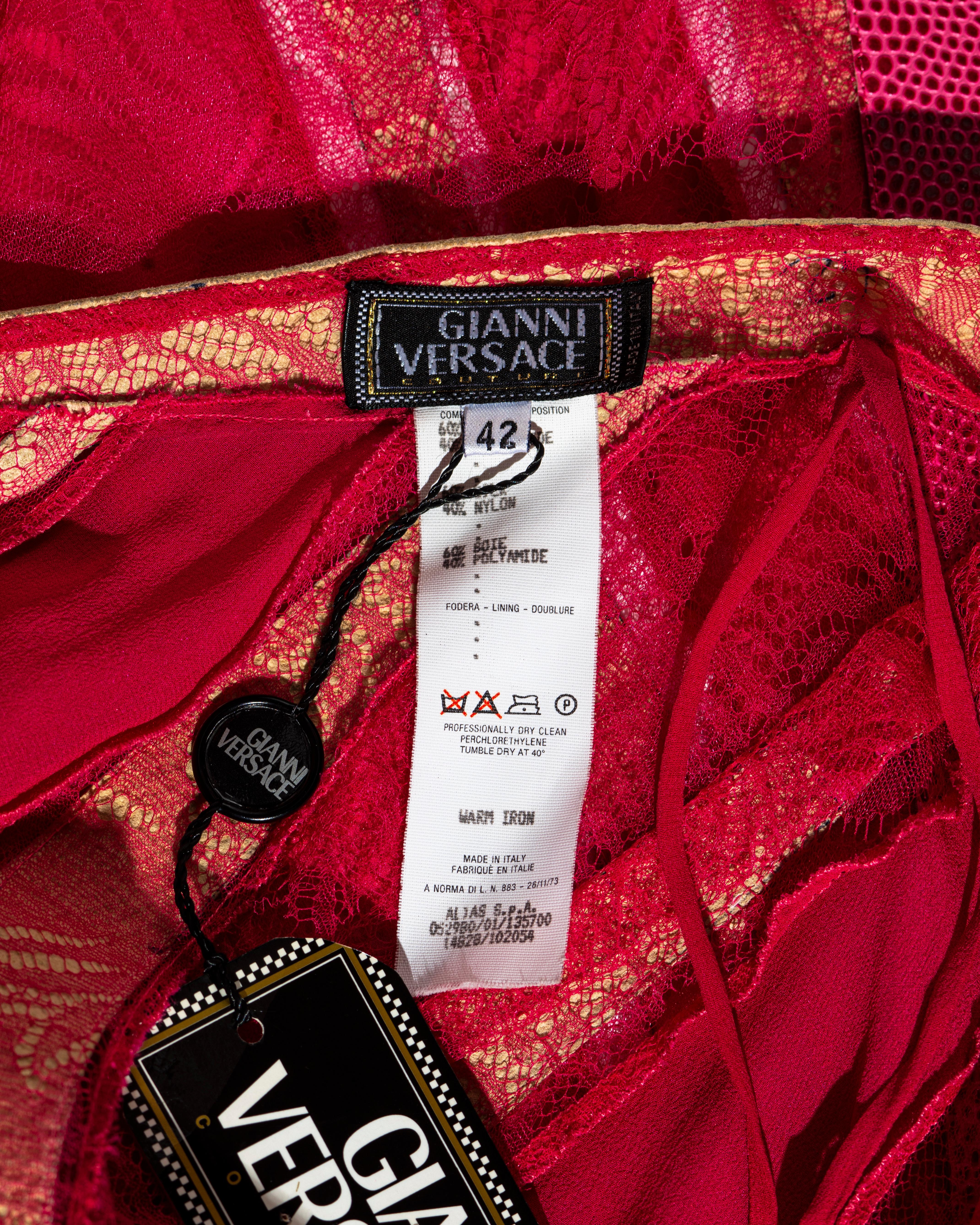 Robe longue à col bénitier en soie, cuir et dentelle rose de Gianni Versace, A/H 2000 en vente 9