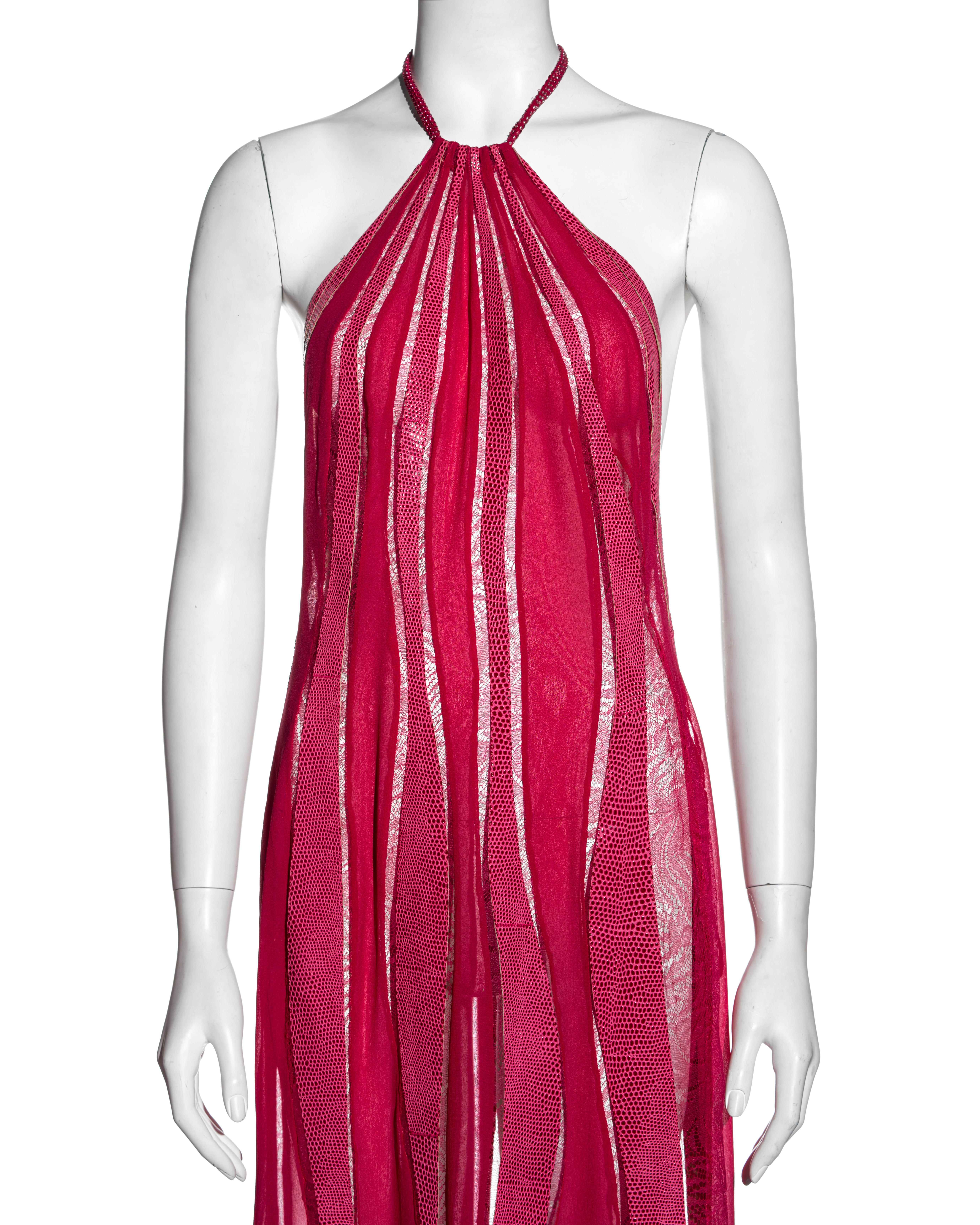 Rose Robe longue à col bénitier en soie, cuir et dentelle rose de Gianni Versace, A/H 2000 en vente