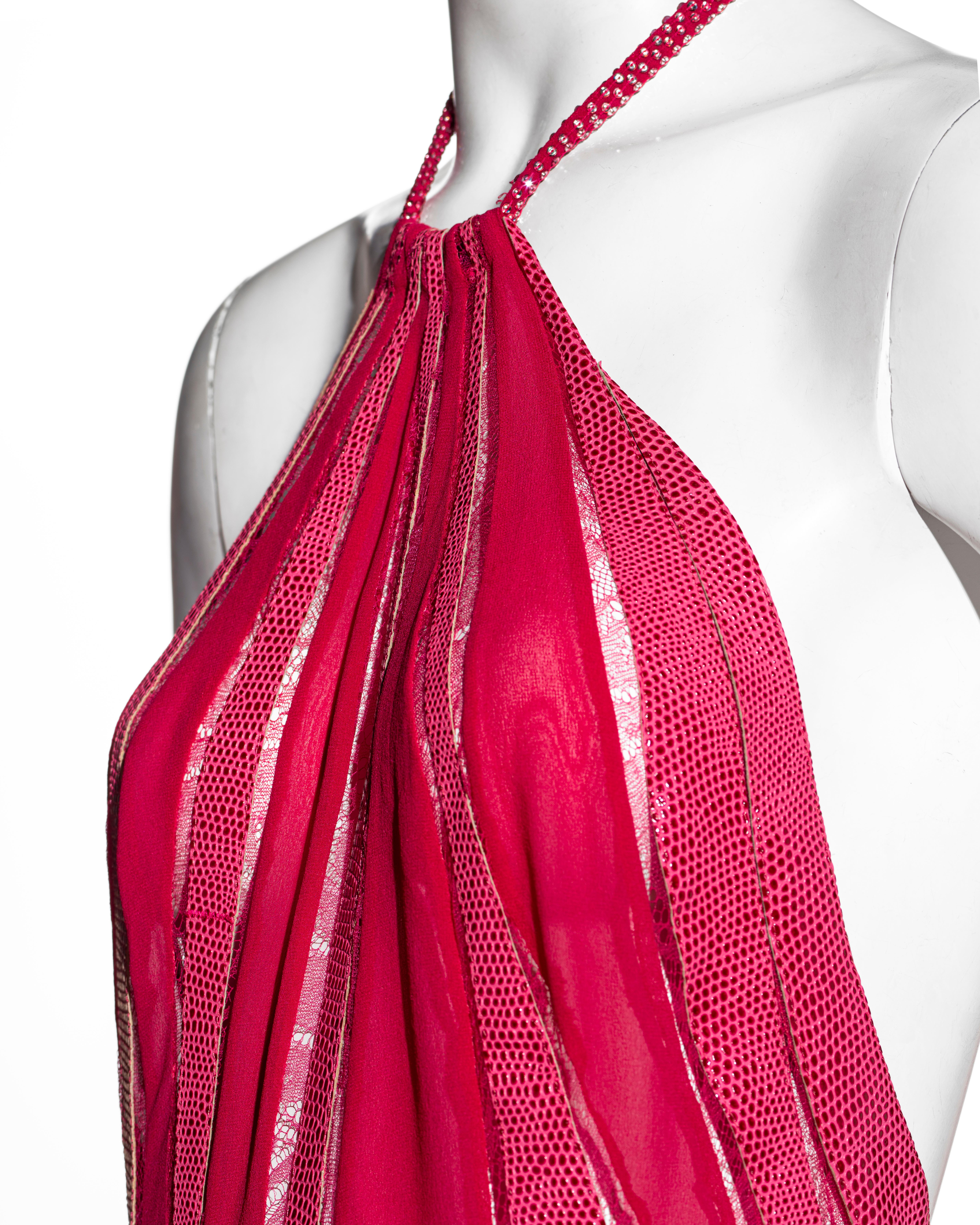 Robe longue à col bénitier en soie, cuir et dentelle rose de Gianni Versace, A/H 2000 Pour femmes en vente