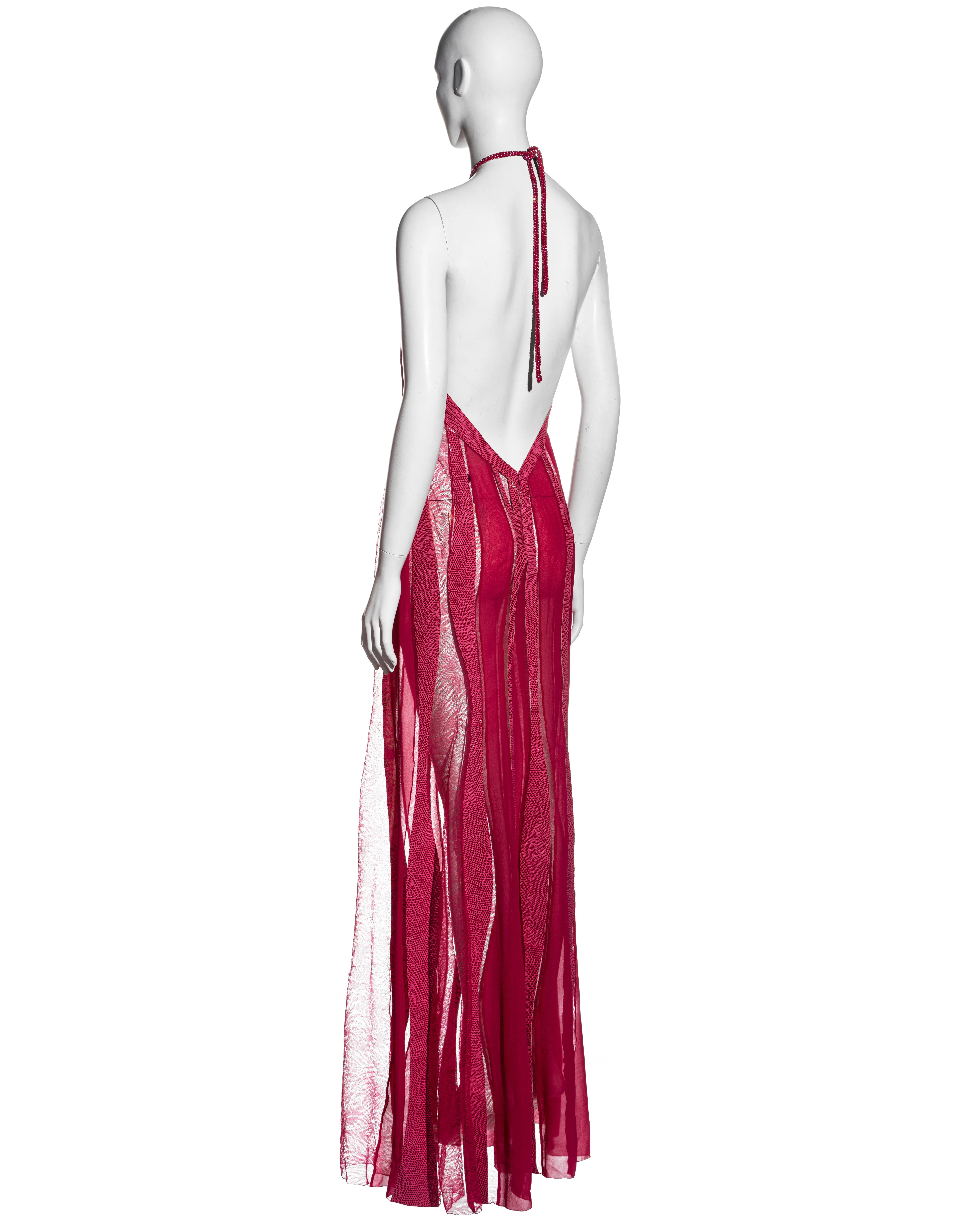Robe longue à col bénitier en soie, cuir et dentelle rose de Gianni Versace, A/H 2000 en vente 2