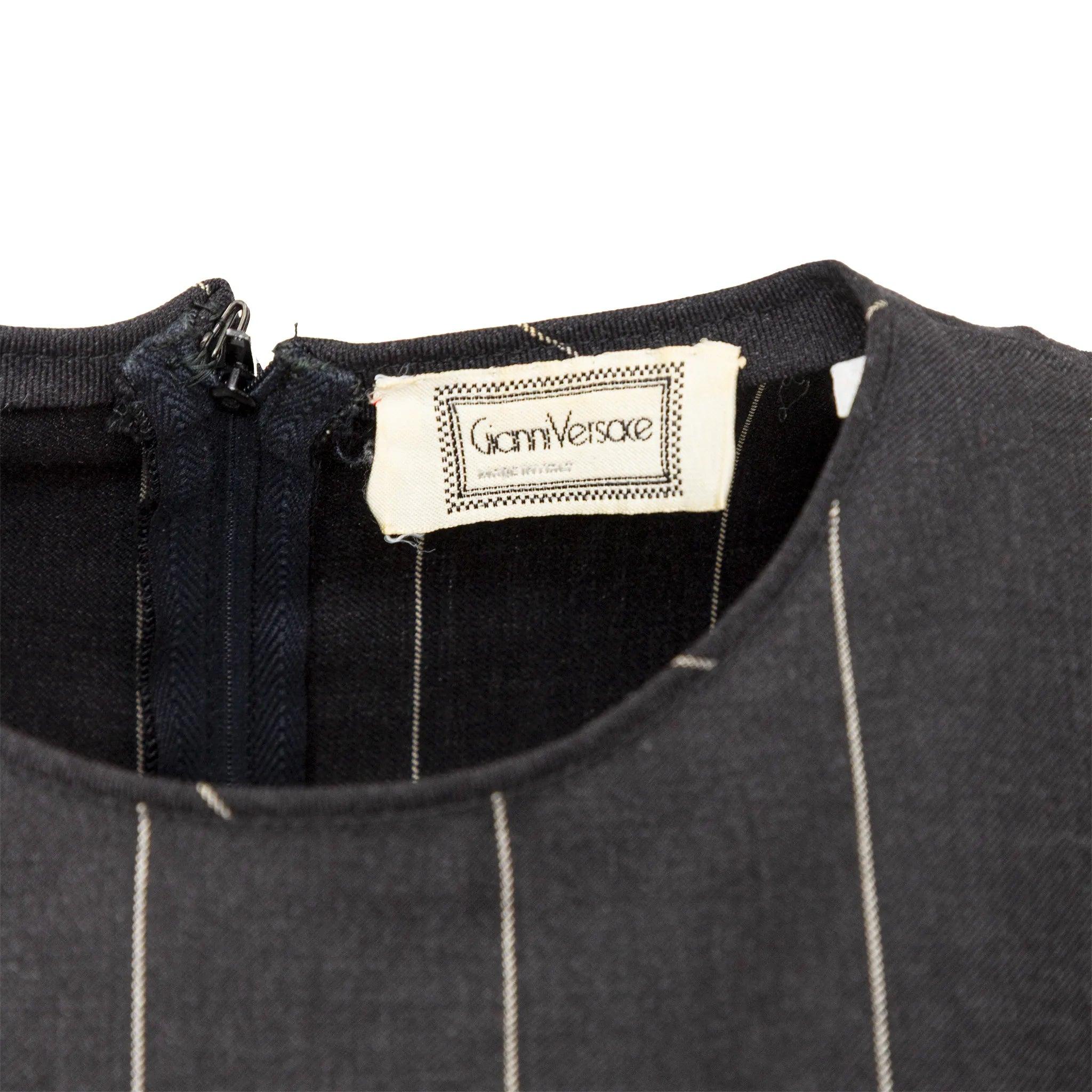 Gianni Versace Nadelstreifen-Minikleid - 90er Jahre im Angebot 3