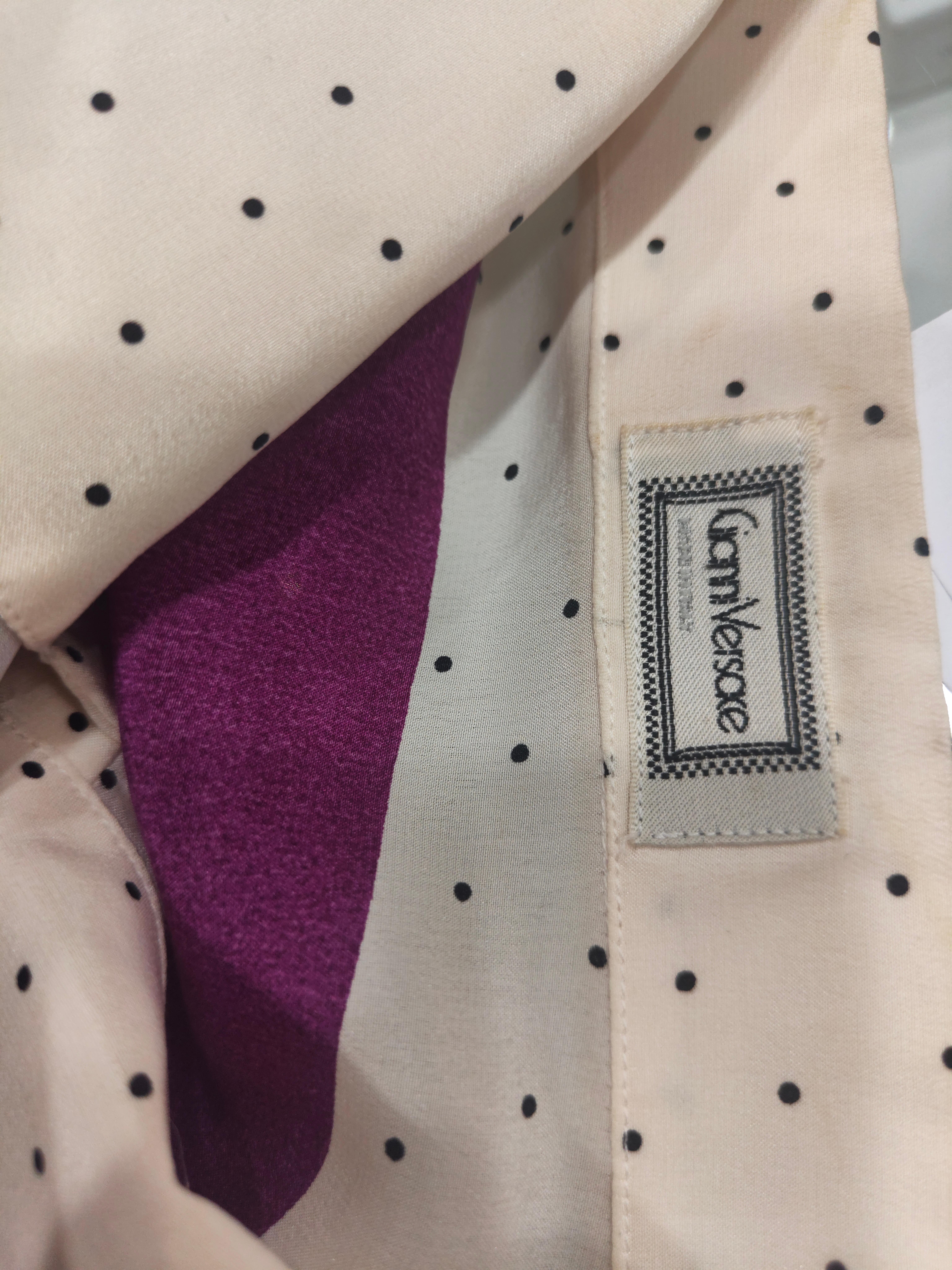 Gianni Versace polka dot shirt
Cream, purple and Blue
Size 50