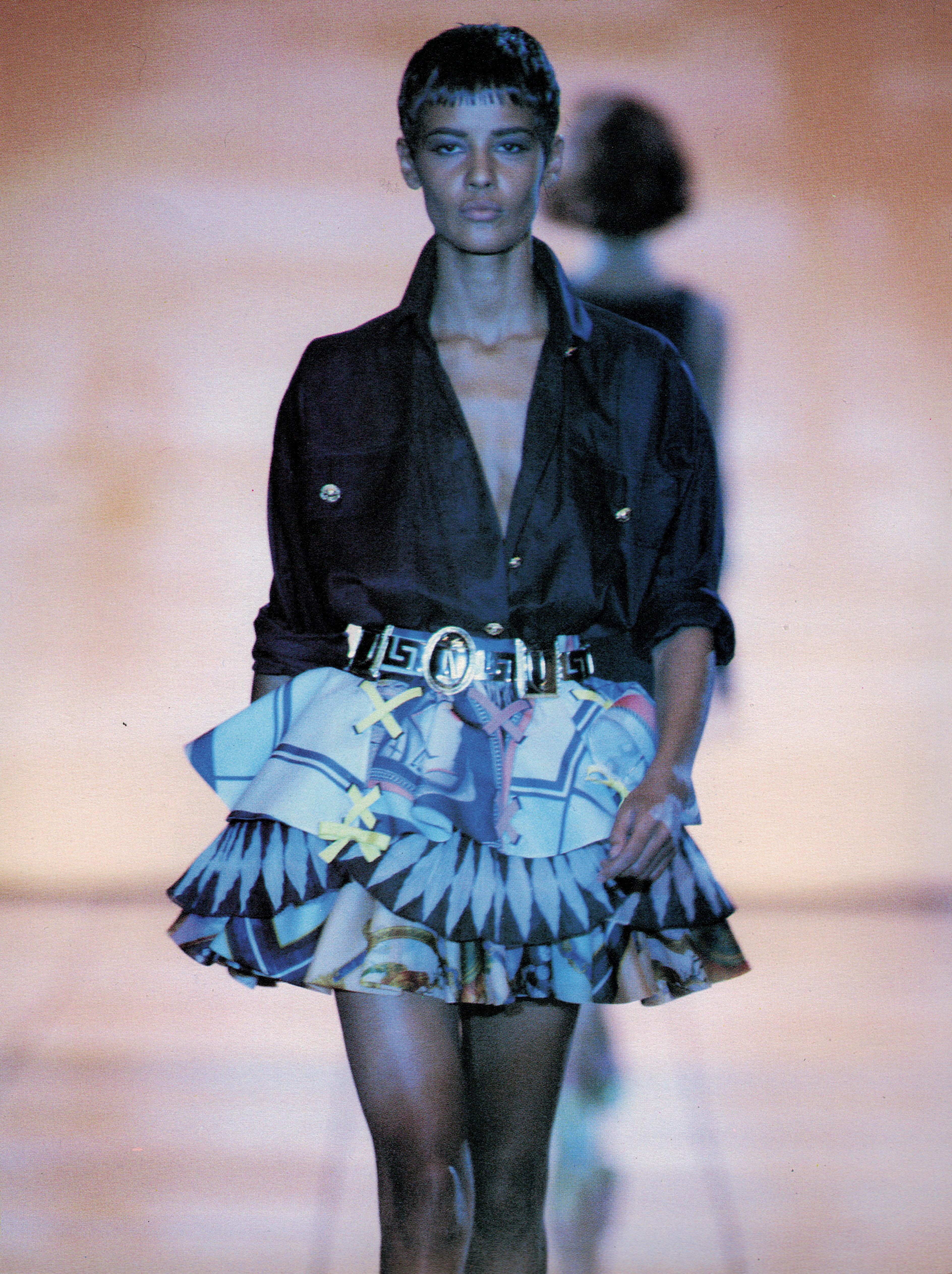 Gianni Versace Abendrock aus bedrucktem Seidenorganza mit Schößchen, ss 1992 im Zustand „Gut“ im Angebot in London, GB