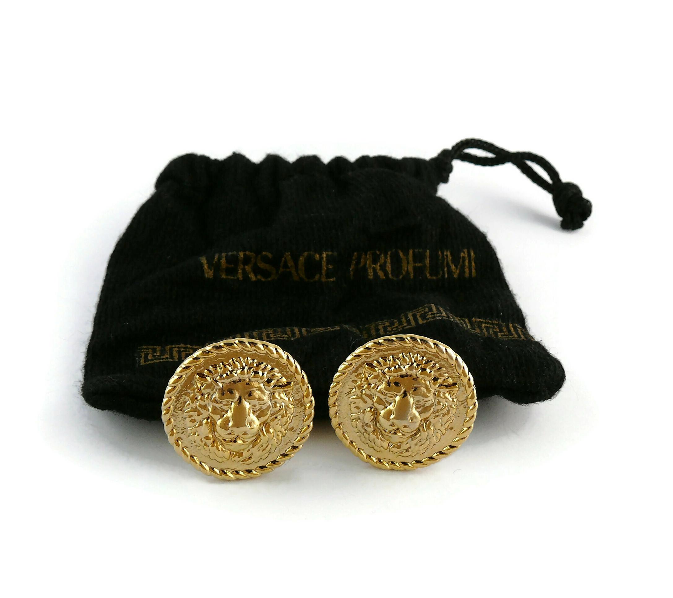 Gianni Versace Profumi Vintage Gold Toned Lion Head Clip-On Earrings In Good Condition For Sale In Nice, FR