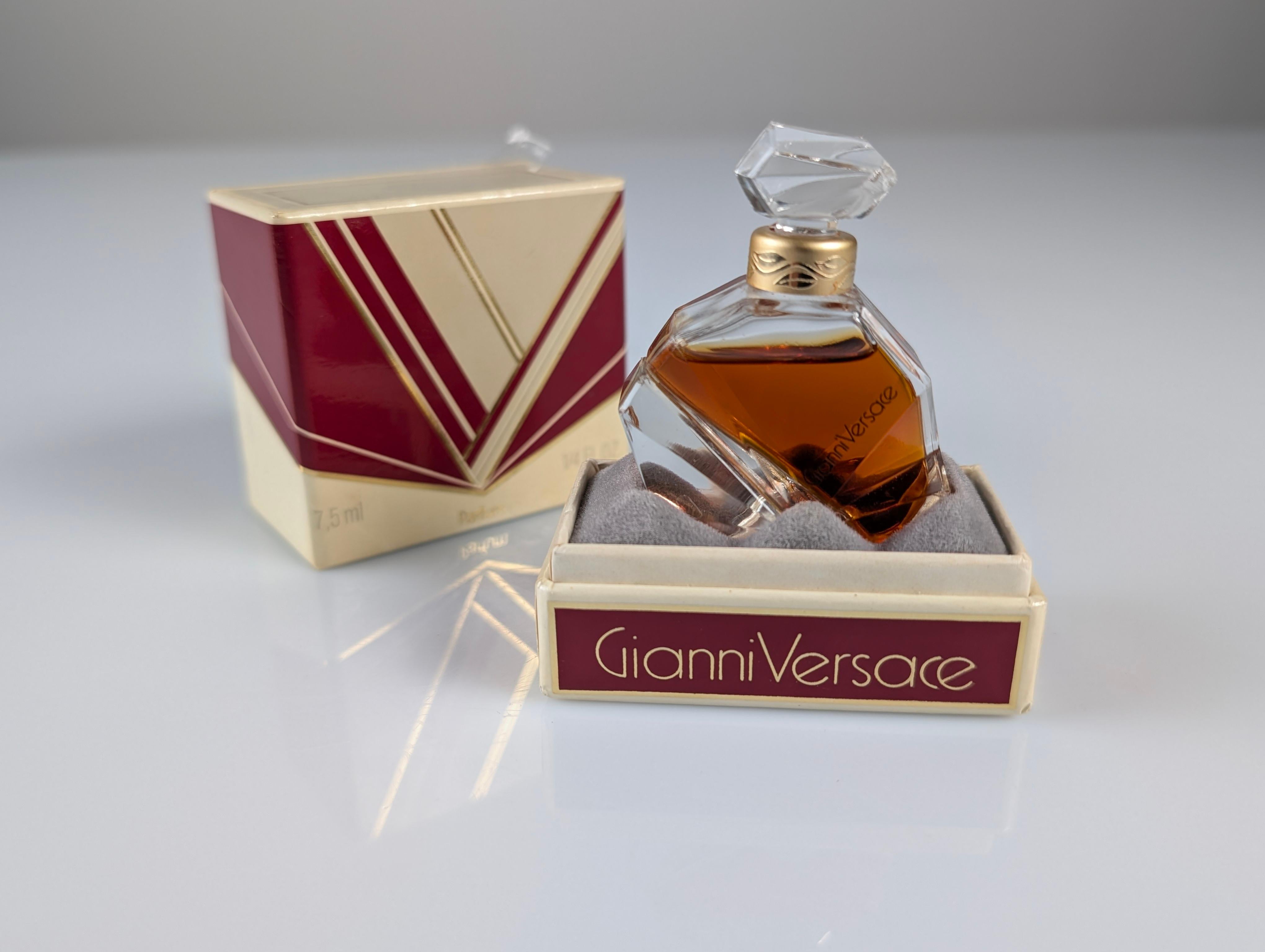 Gianni Versace Pure Parfum Miniature 7.5 ml, Rare 1981 mit Originalverpackung (Glas) im Angebot