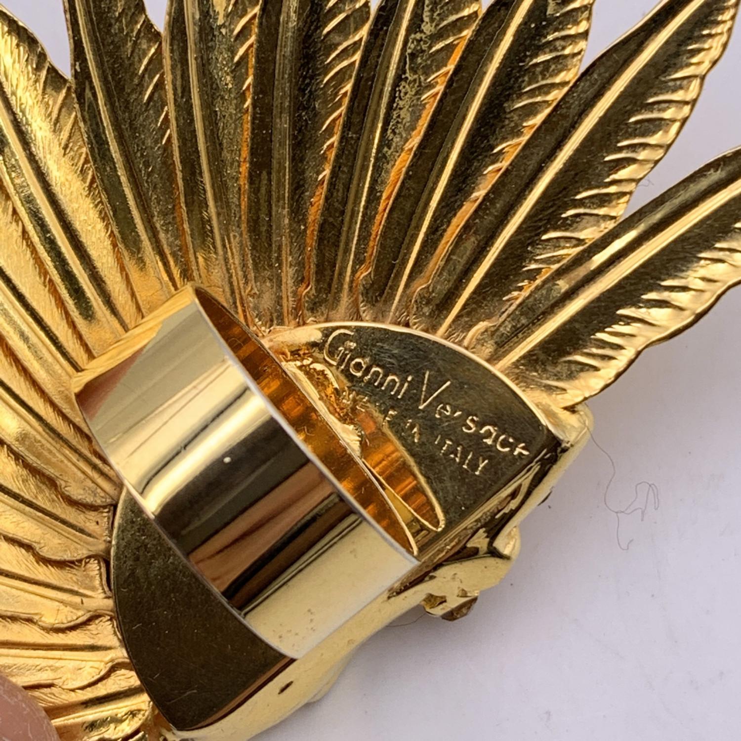 Gianni Versace Bague rare en métal doré et cristaux d'Inde amérindiens Pour femmes en vente