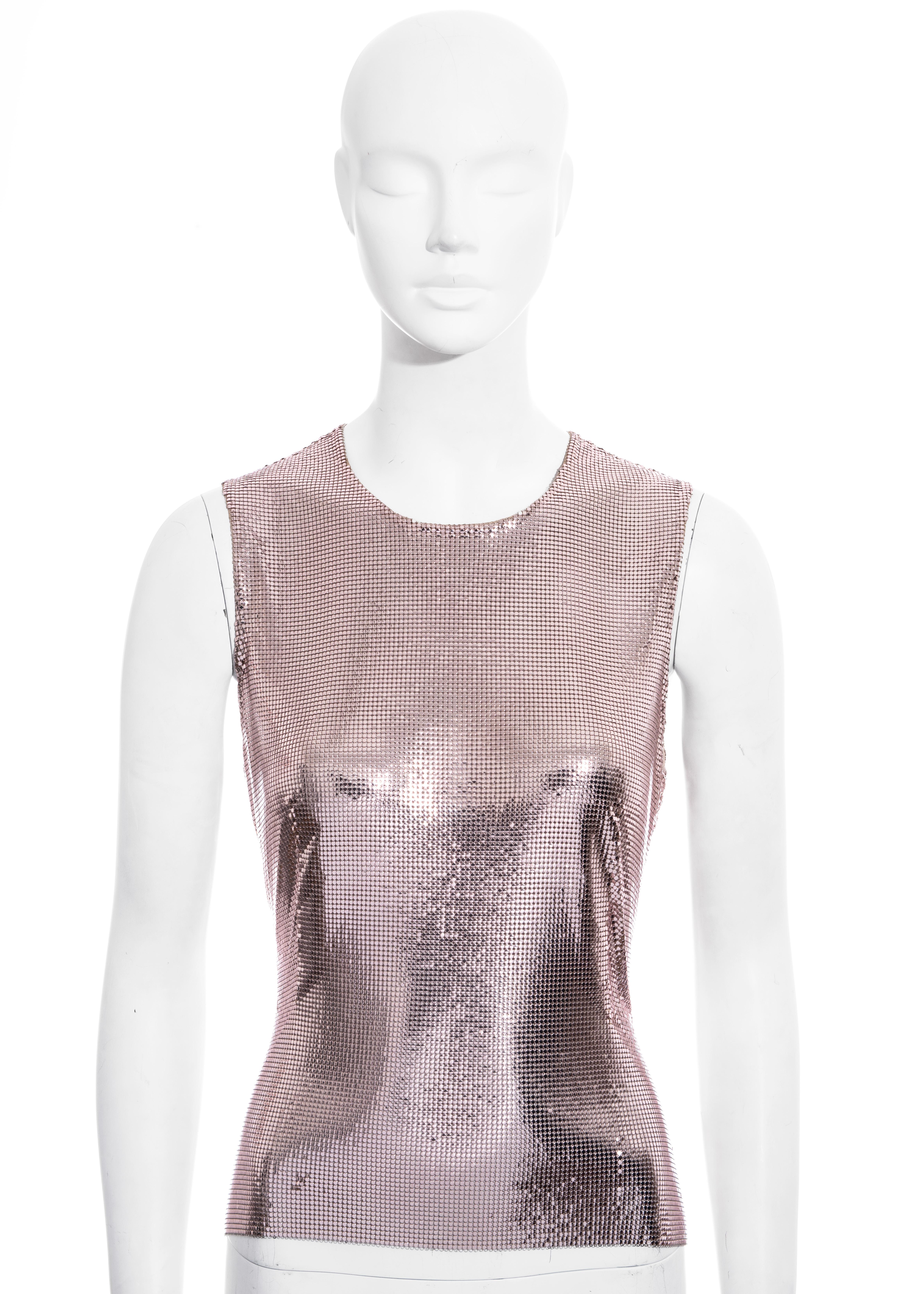 ▪ Gianni Versace rose gold Oroton vest
▪ 100% Metal
▪ Back zip fastening 
▪ IT 42 - FR 38 - UK 10 - US 6
▪ Fall-Winter 1994