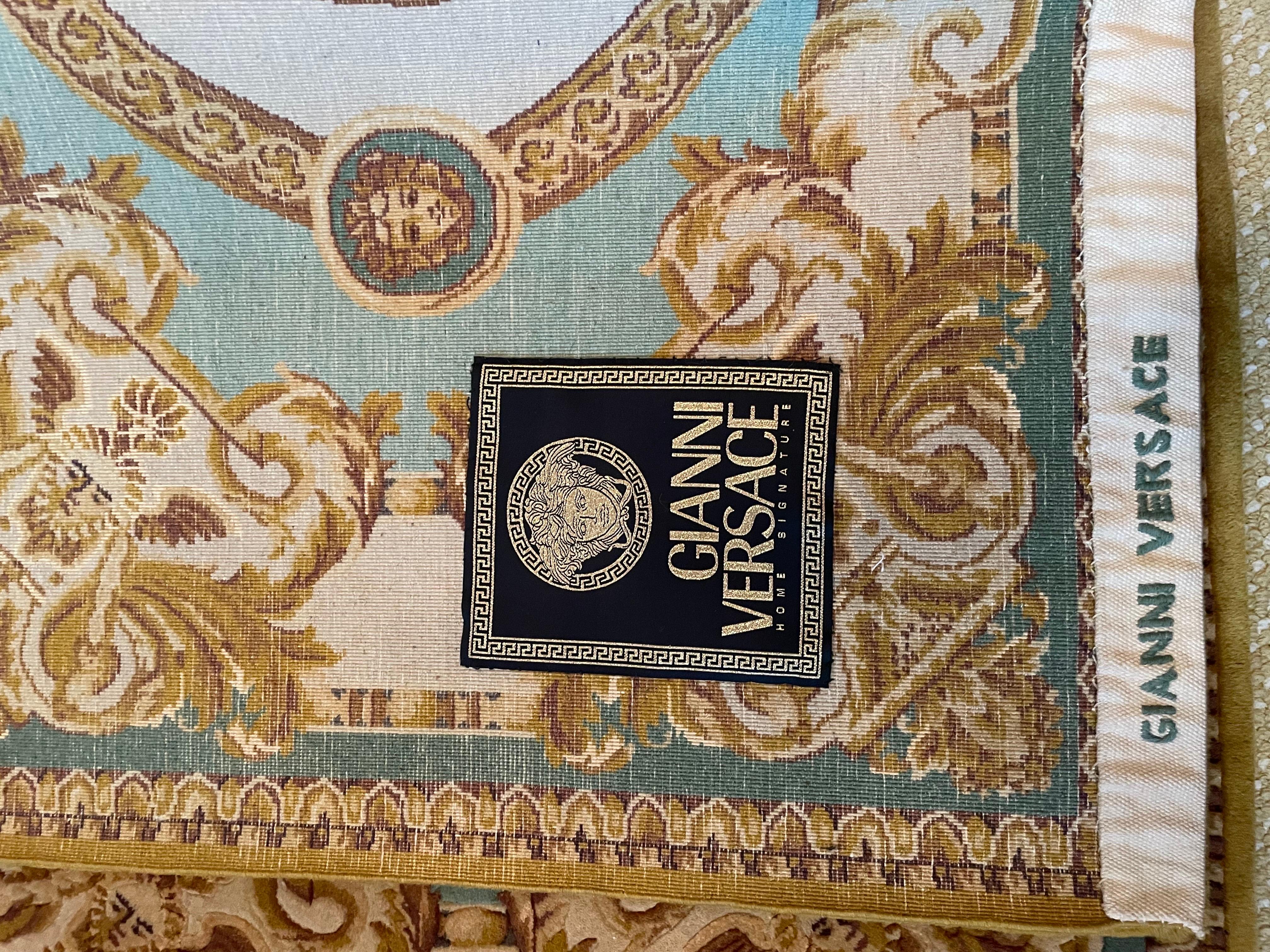 Gianni Versace Rug Wool and Silk Hand Knotted  In Excellent Condition For Sale In Long Island, NY